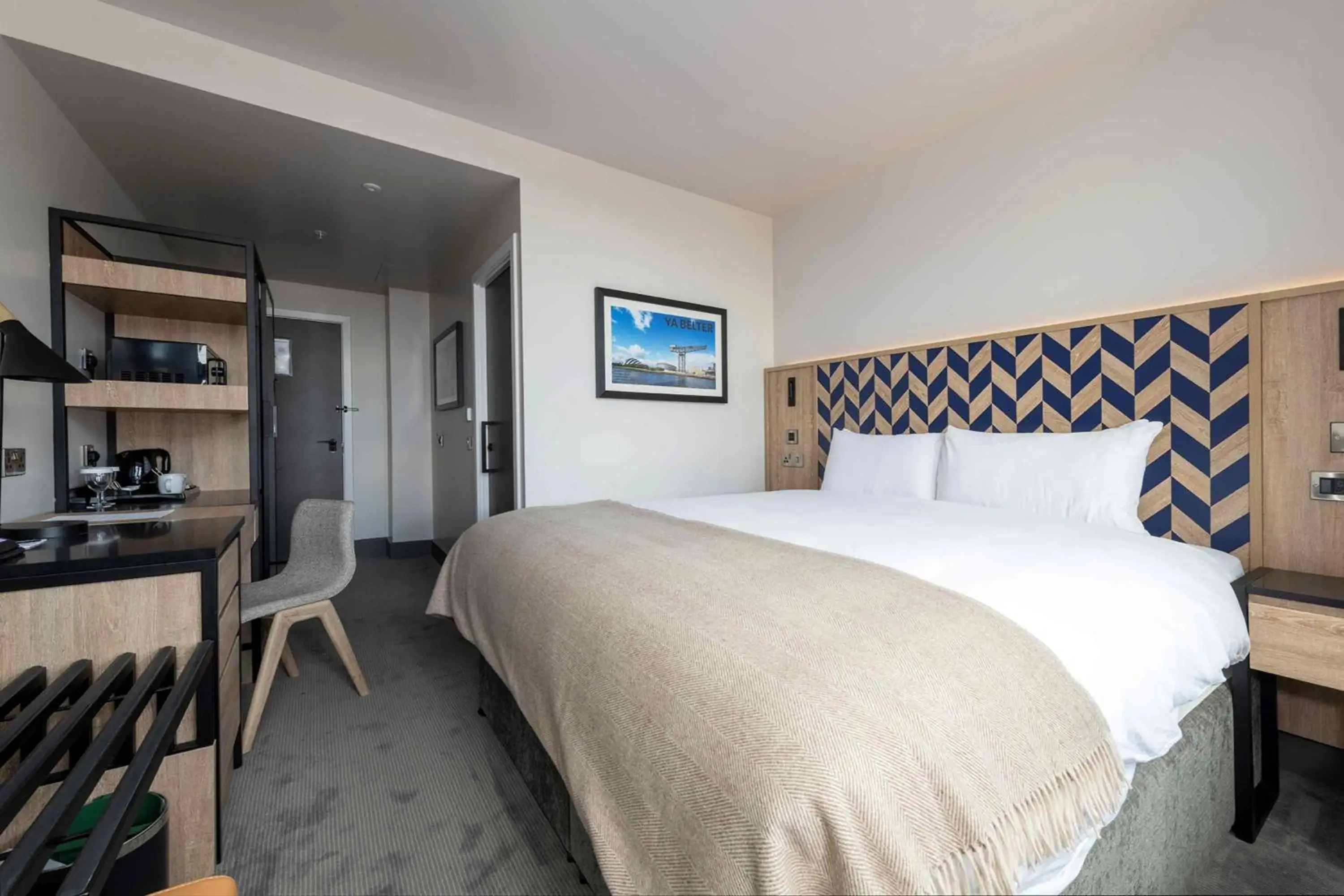 Photo of the whole room, Bed in Sandman Signature Glasgow Hotel Photo of the whole room, Bed in Sandman Signature Glasgow Hotel