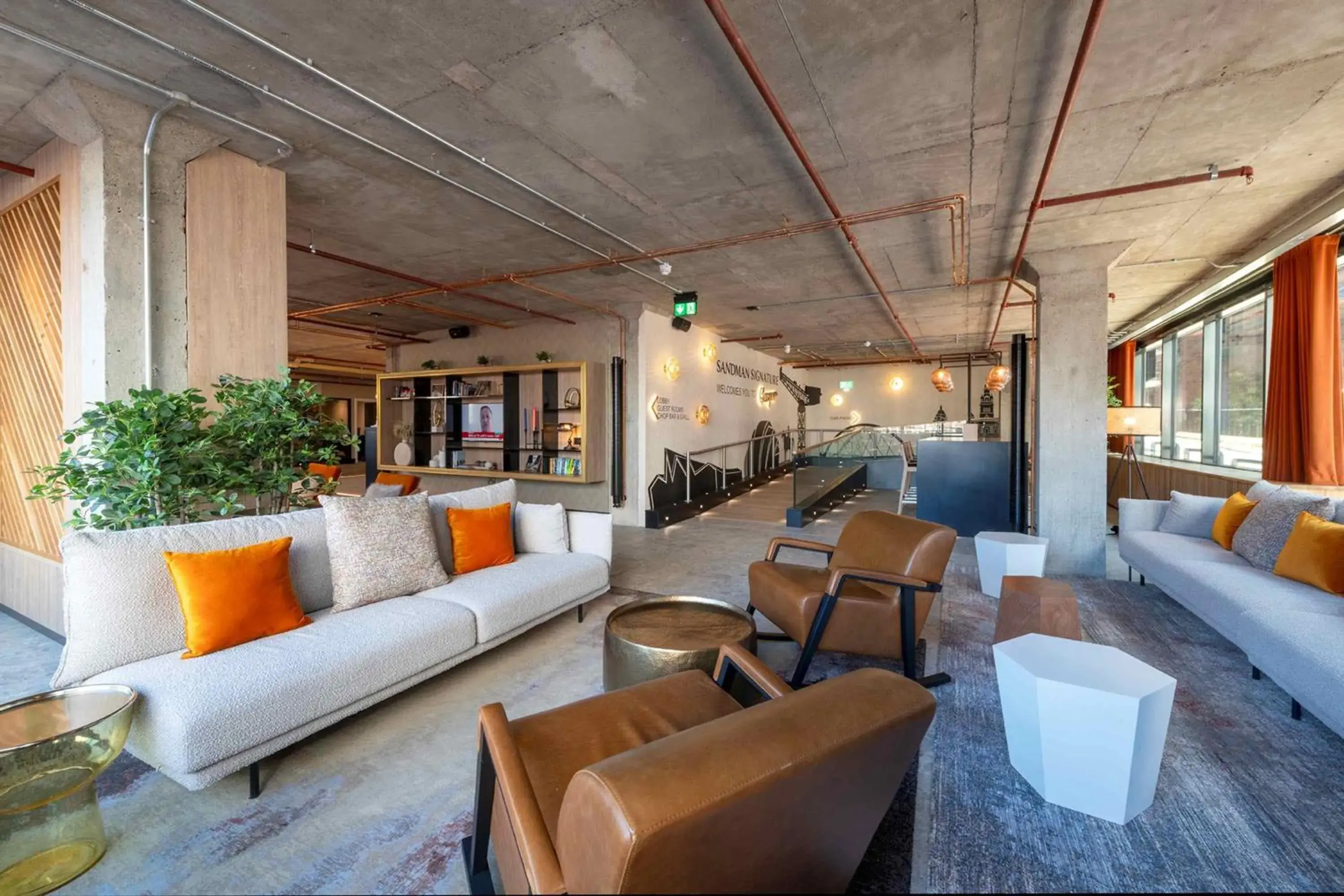 Lounge or bar in Sandman Signature Glasgow Hotel Lounge or bar in Sandman Signature Glasgow Hotel