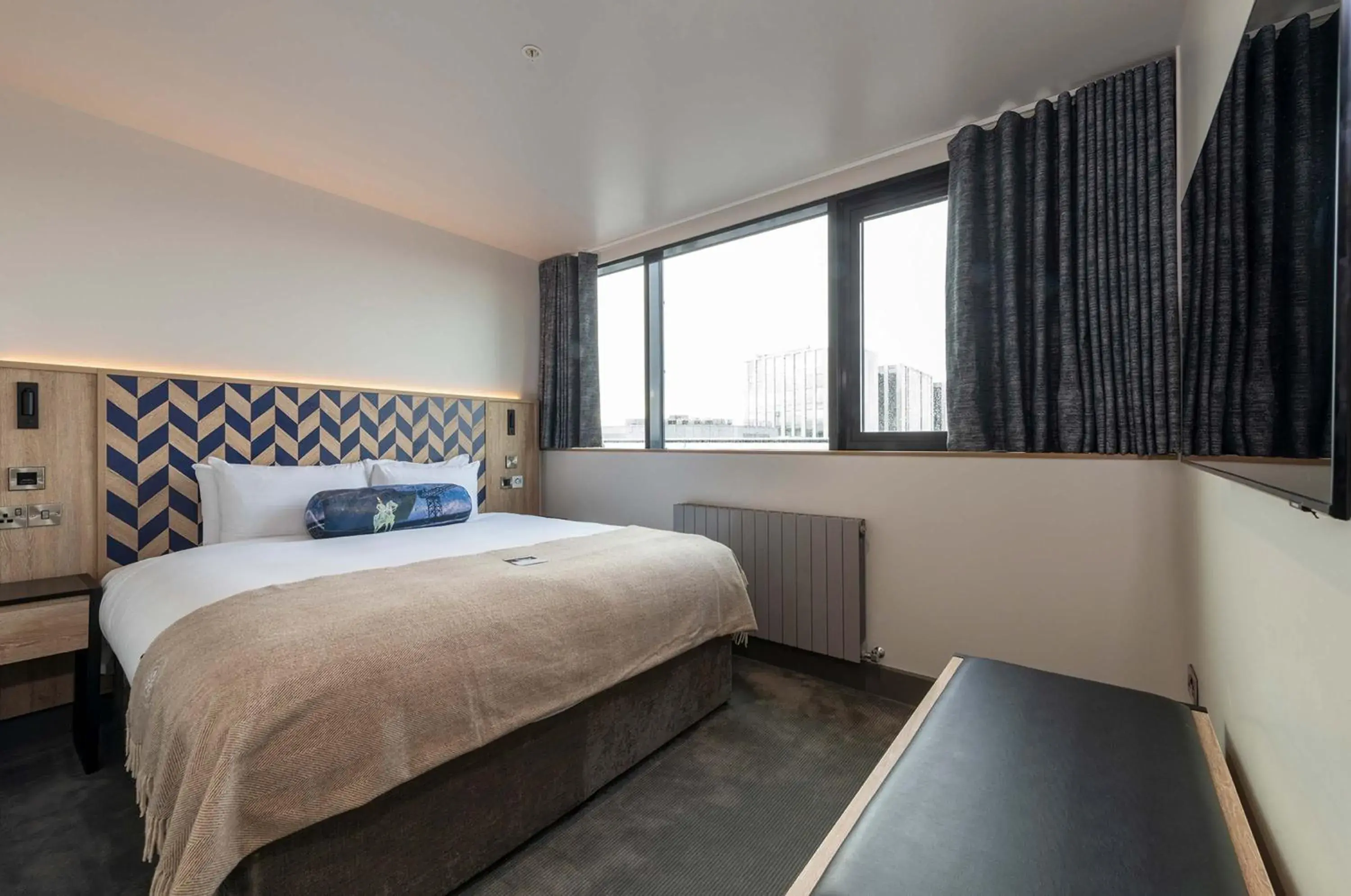 Photo of the whole room, Bed in Sandman Signature Glasgow Hotel Photo of the whole room, Bed in Sandman Signature Glasgow Hotel