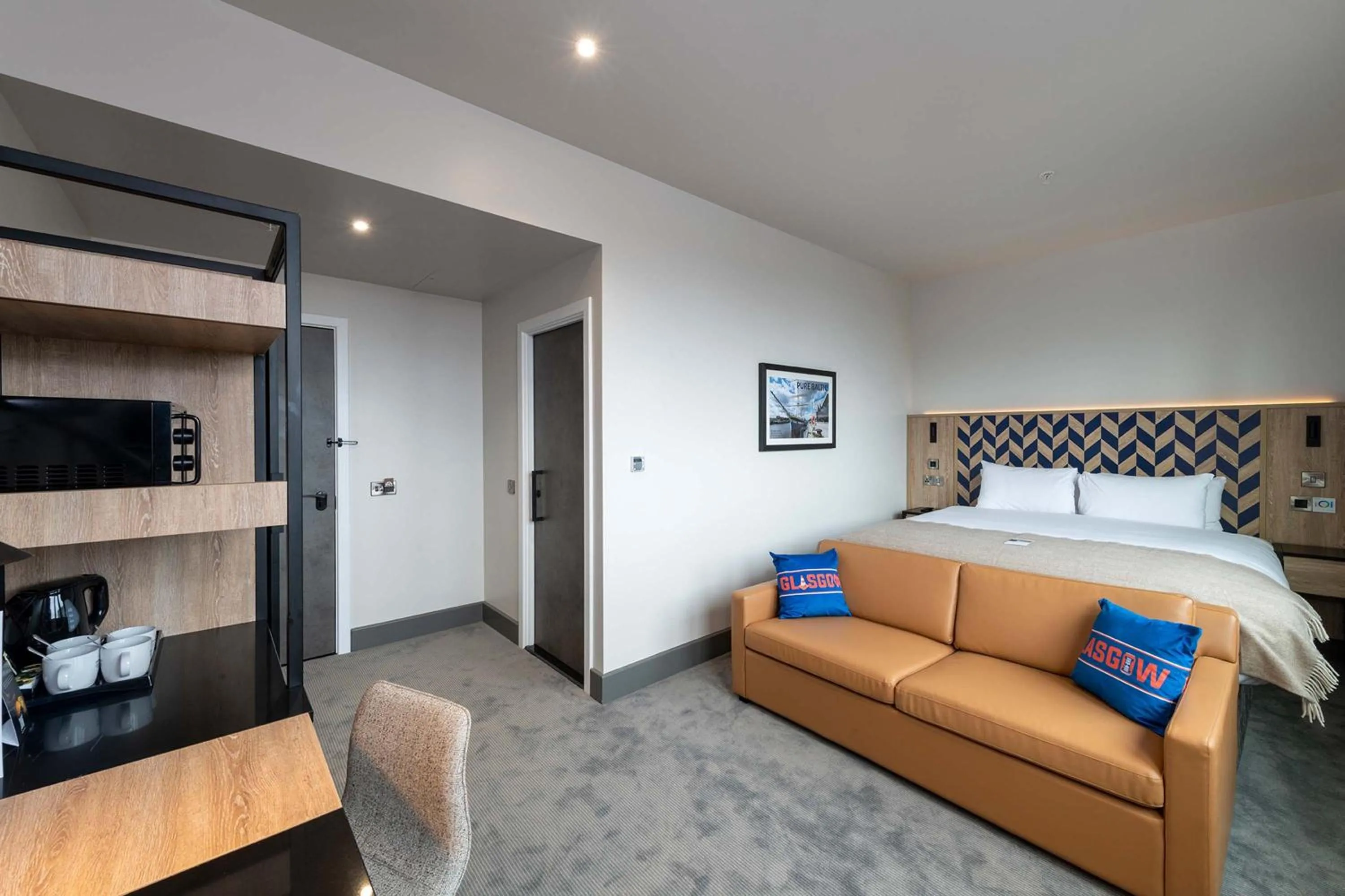 Photo of the whole room, Bed in Sandman Signature Glasgow Hotel