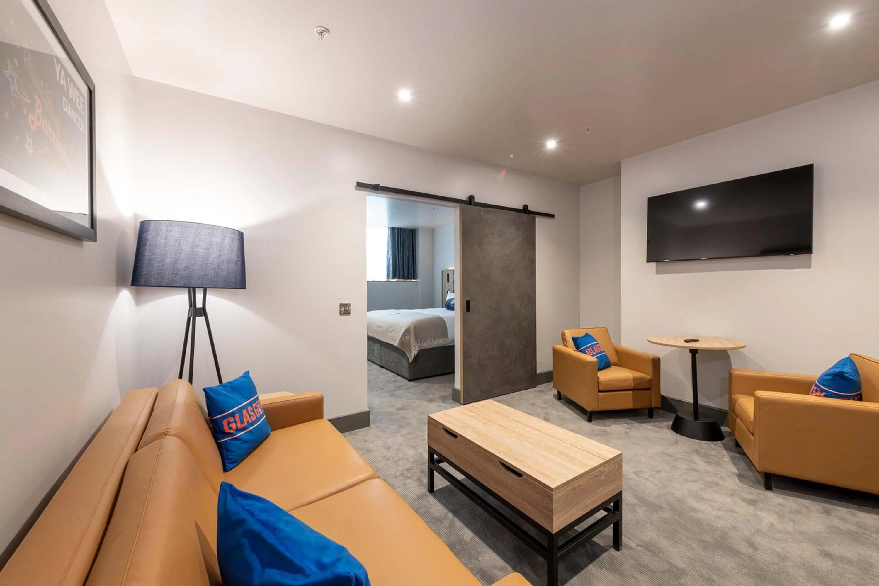 Photo of the whole room, Bed in Sandman Signature Glasgow Hotel