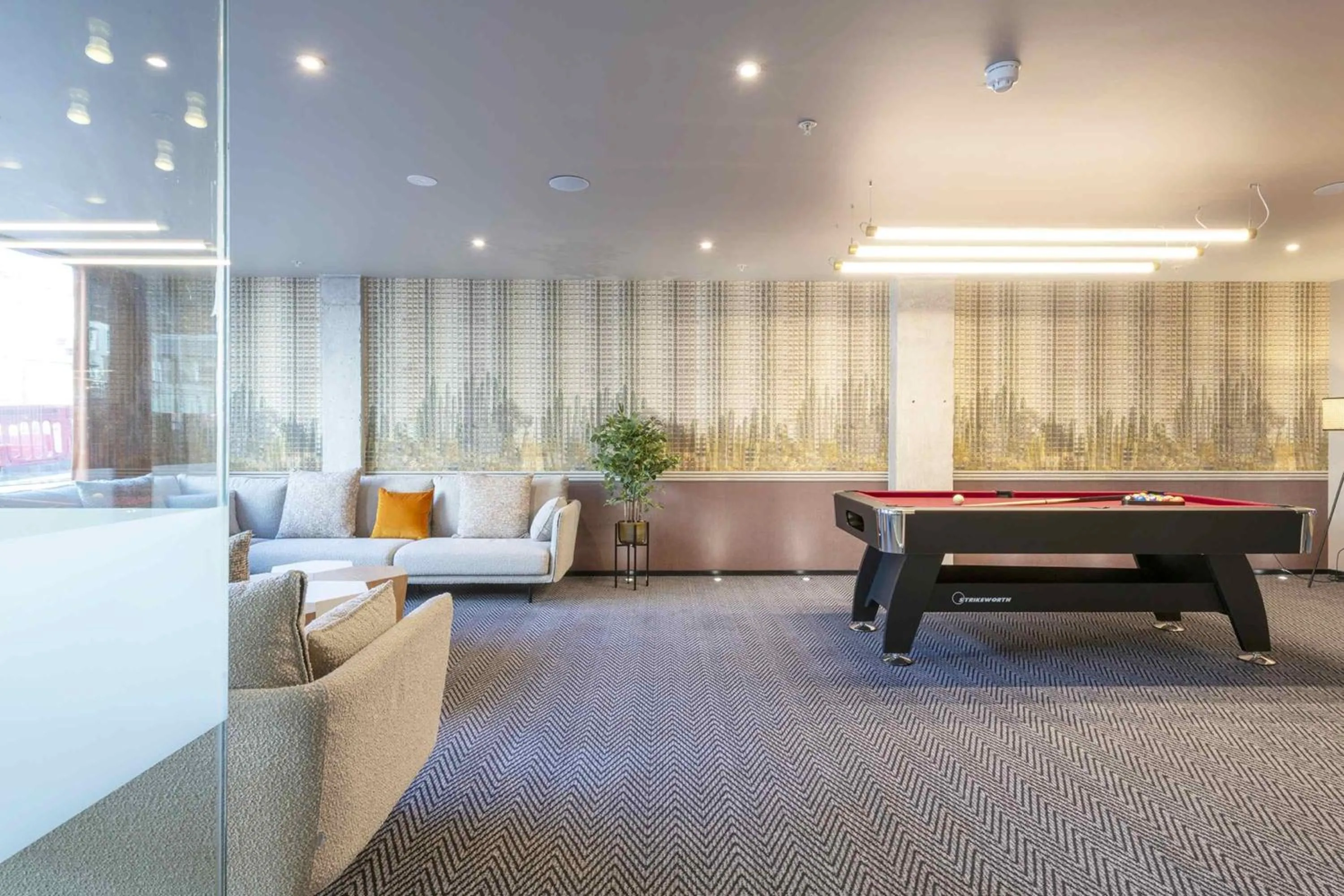 Lobby or reception in Sandman Signature Glasgow Hotel