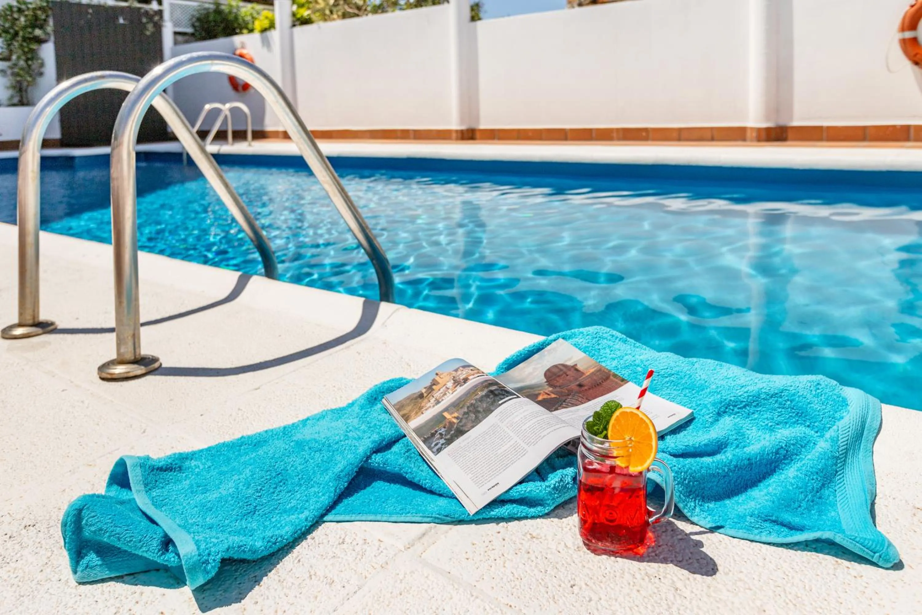 Swimming pool in Hotel Mirador Ría de Arosa