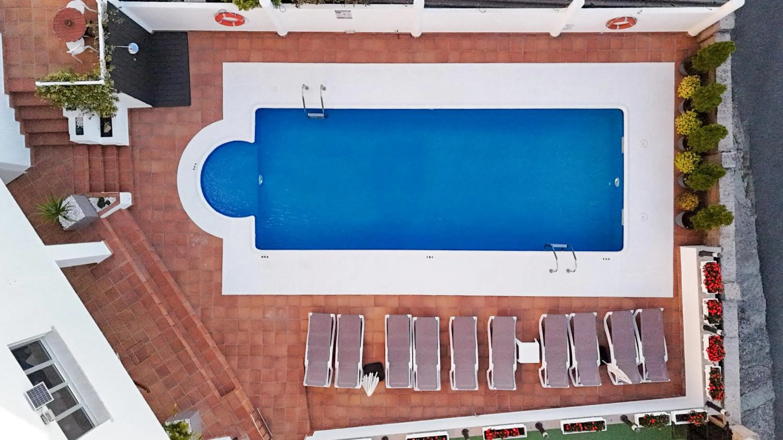 Swimming pool in Hotel Mirador Ría de Arosa