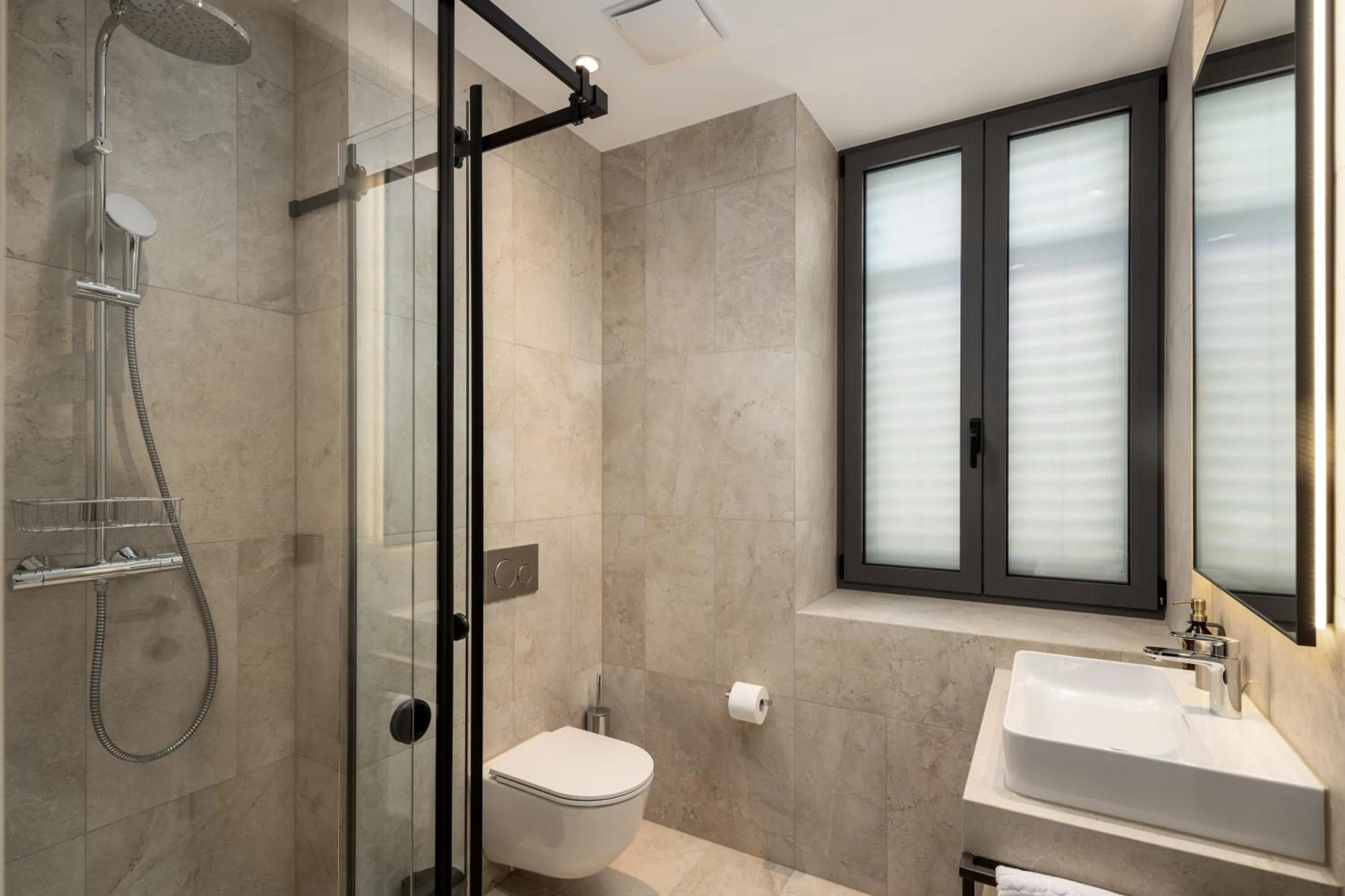 Shower in Emotheo Heritage Hotel