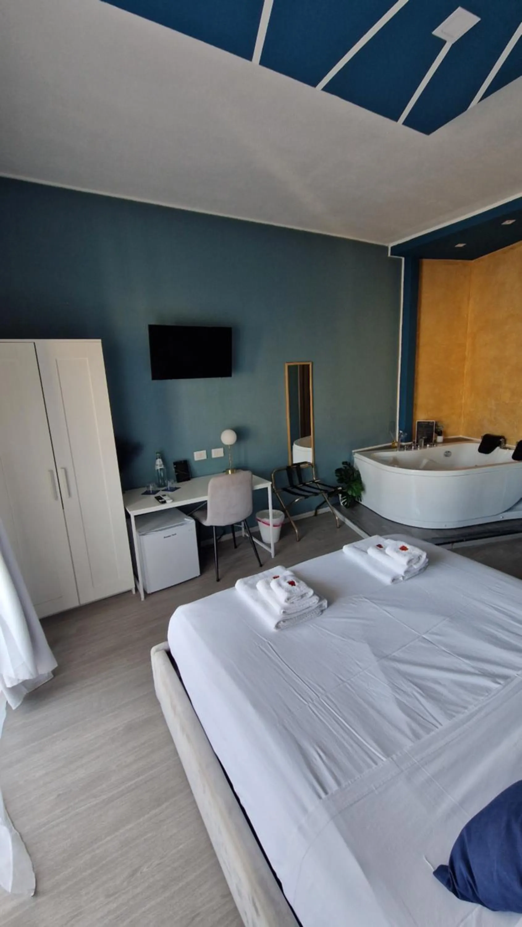 Hot Tub, Bed in U Baruni B&B