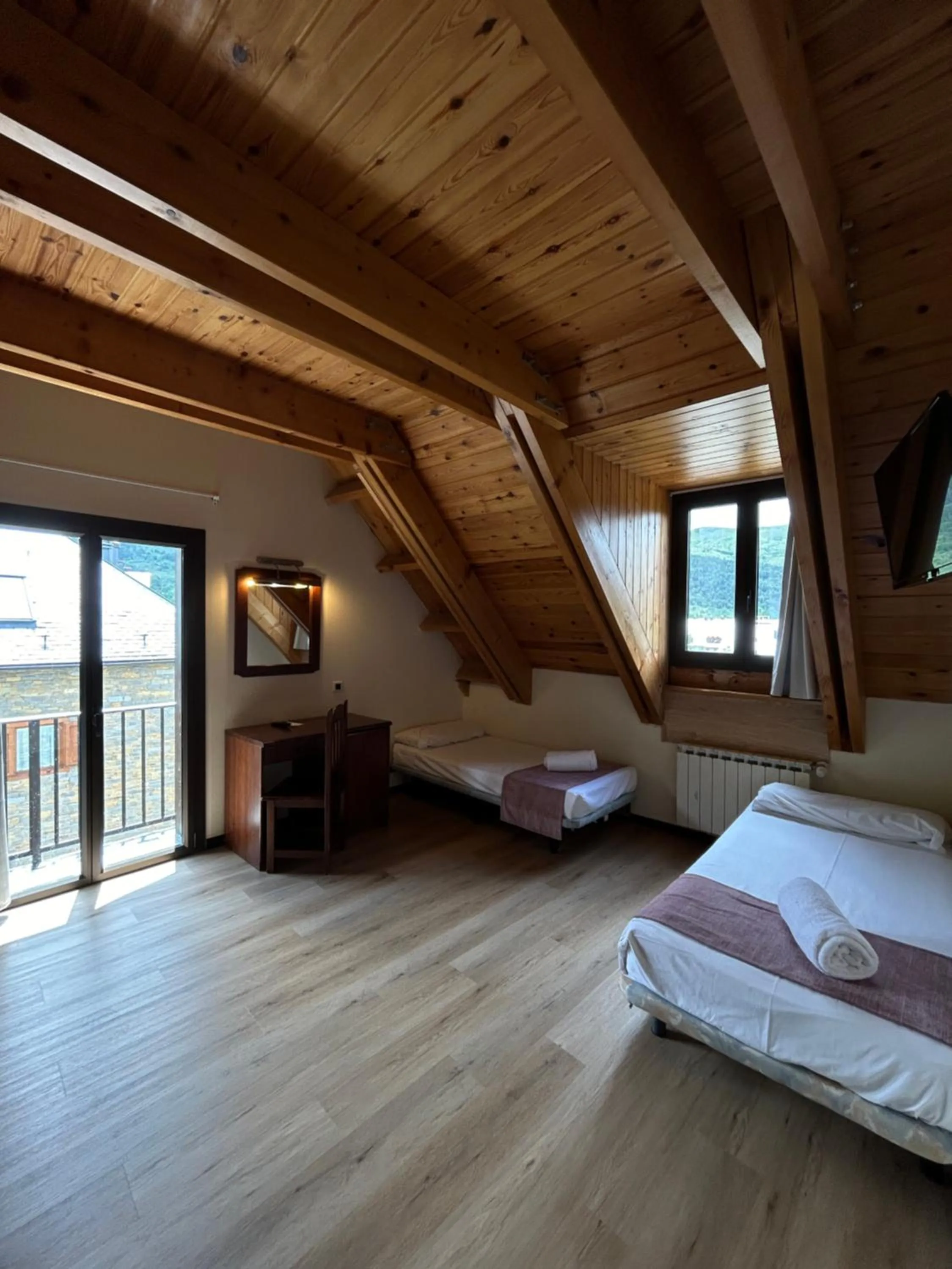 Bed in Hotel Romànic