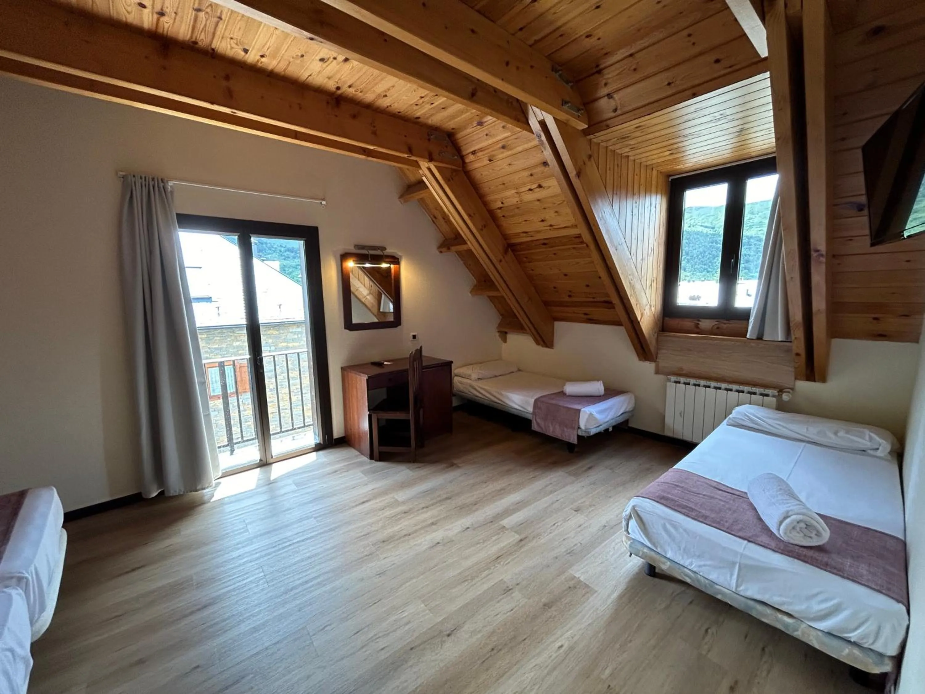 Bed in Hotel Romànic