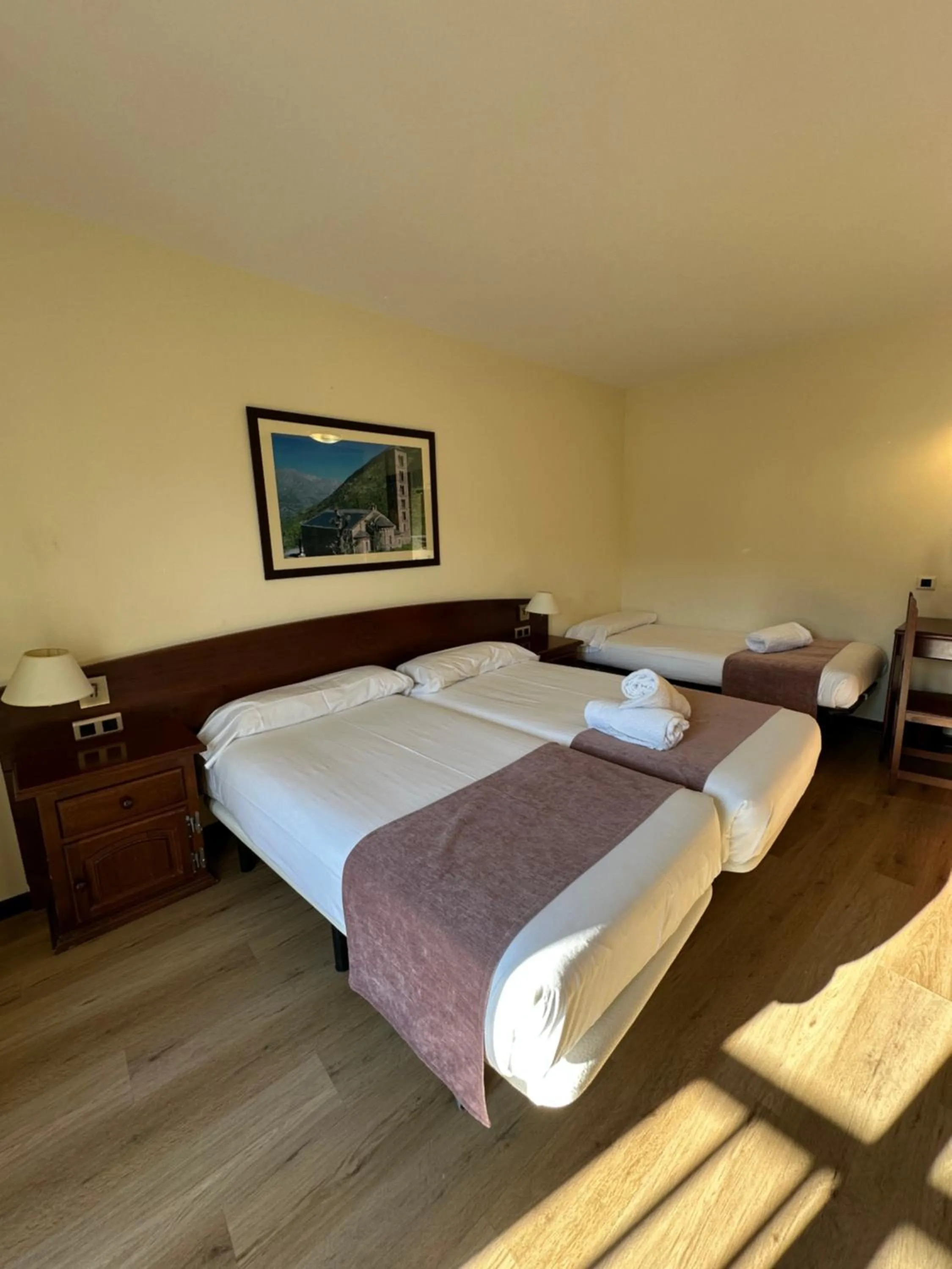 Bed in Hotel Romànic