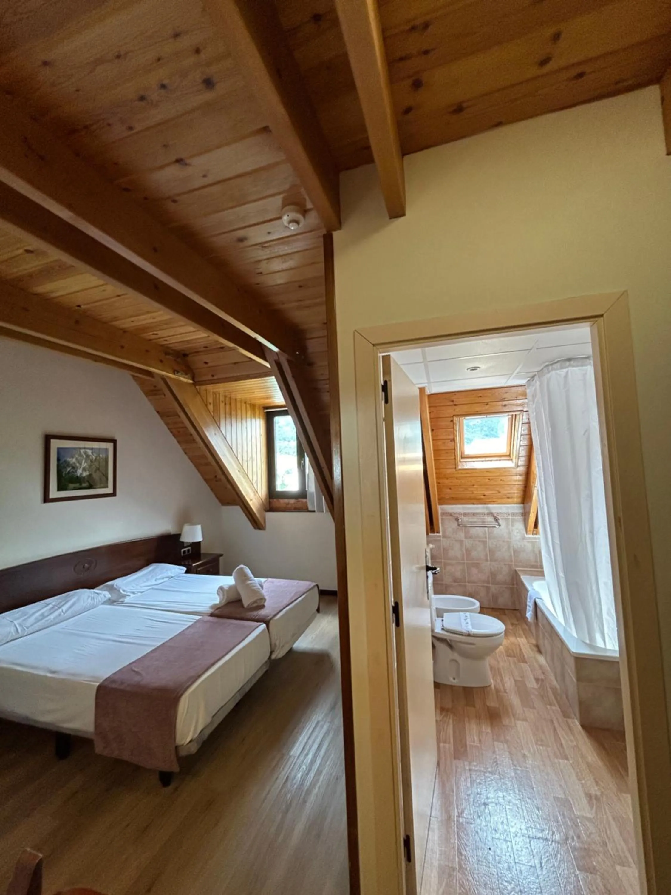 Bed in Hotel Romànic