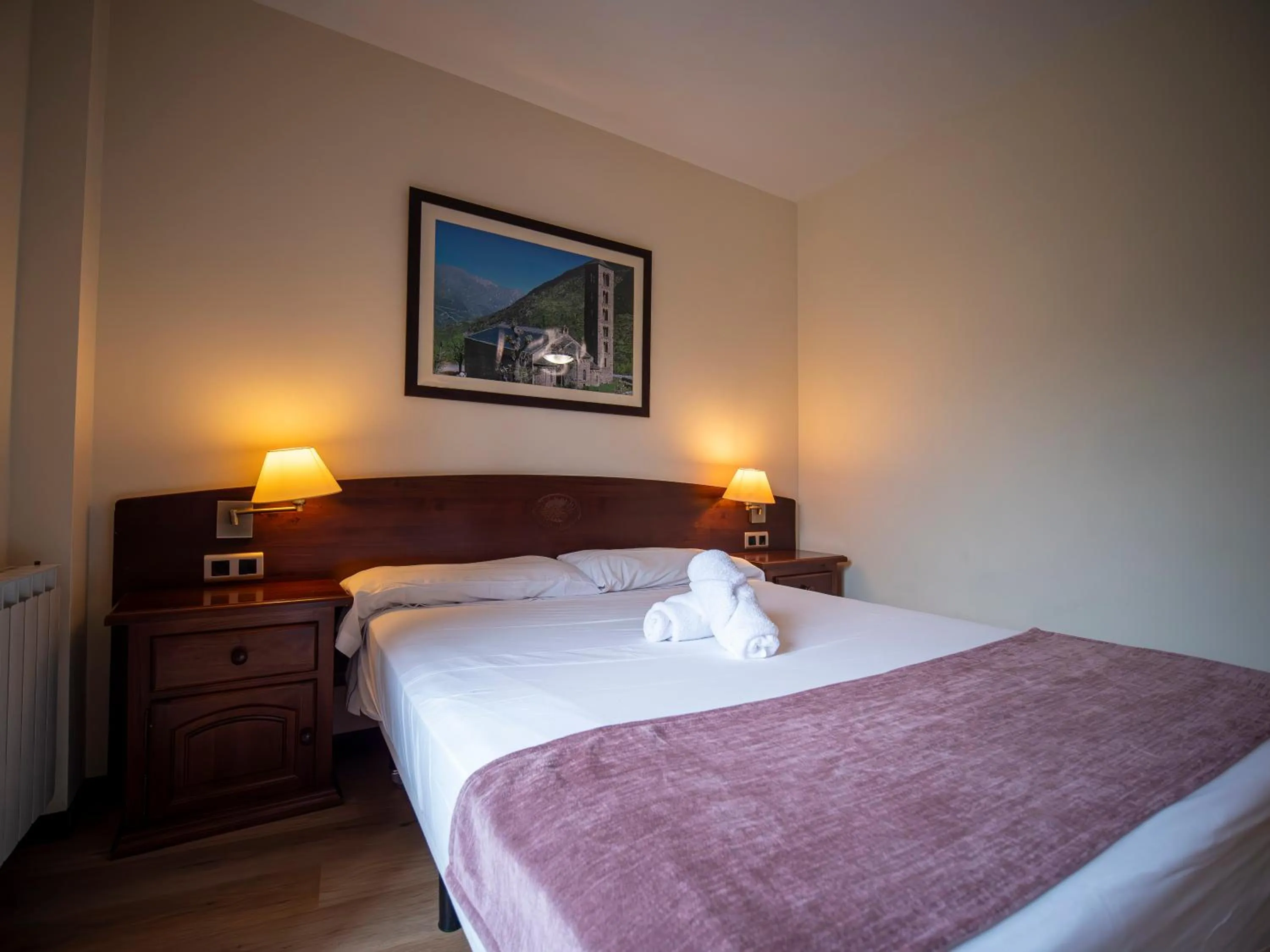 Bed in Hotel Romànic