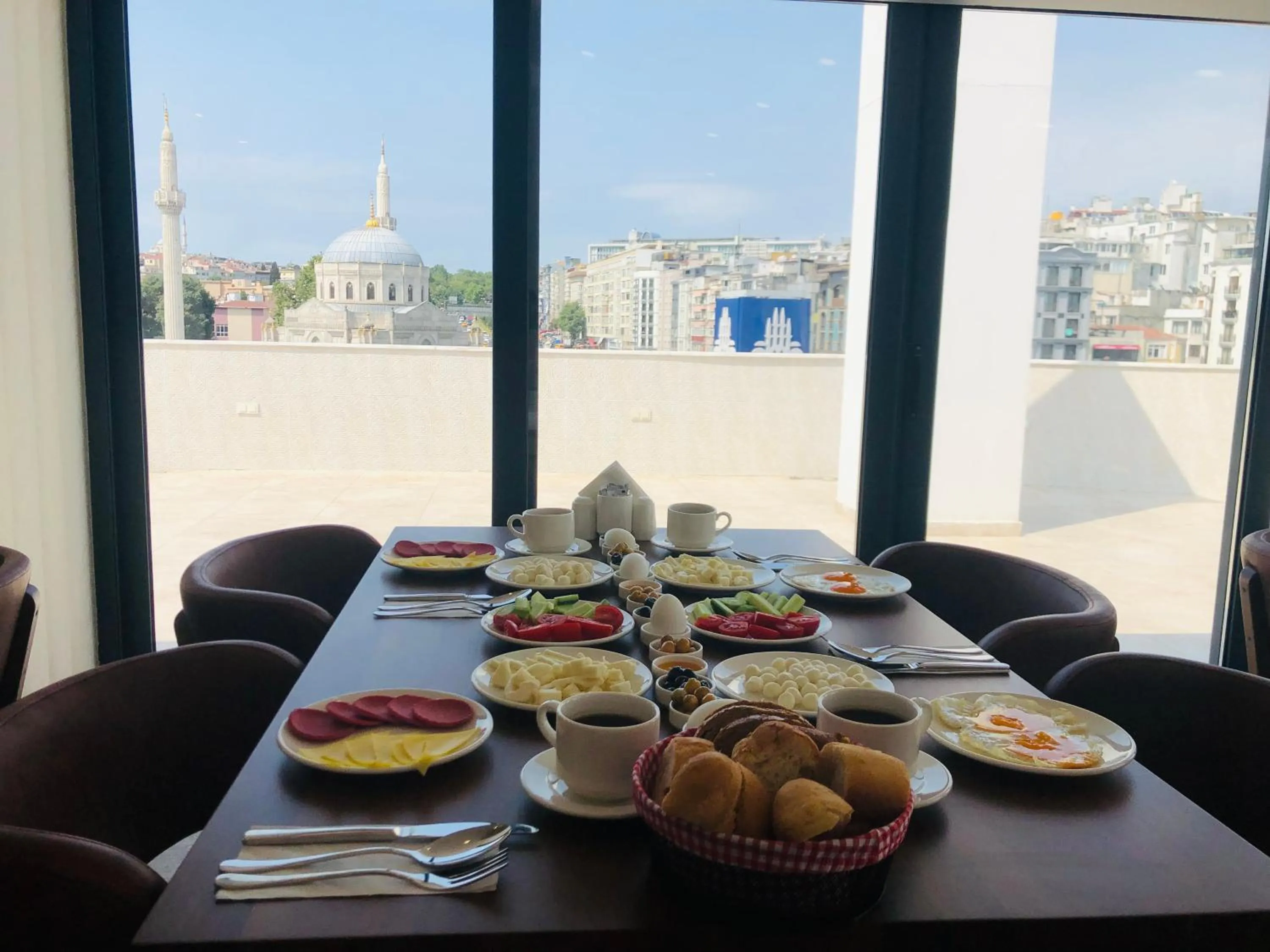 Restaurant/places to eat in Istanbul Midpoint Hotel