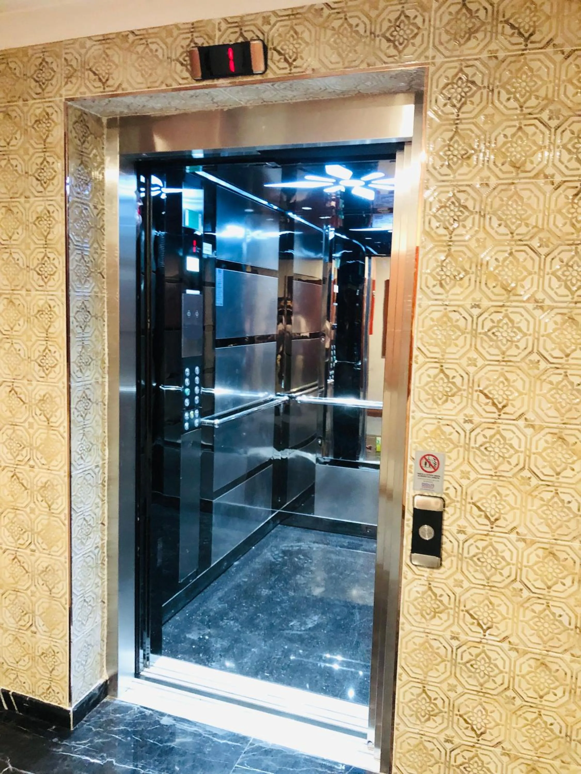 elevator in Istanbul Midpoint Hotel