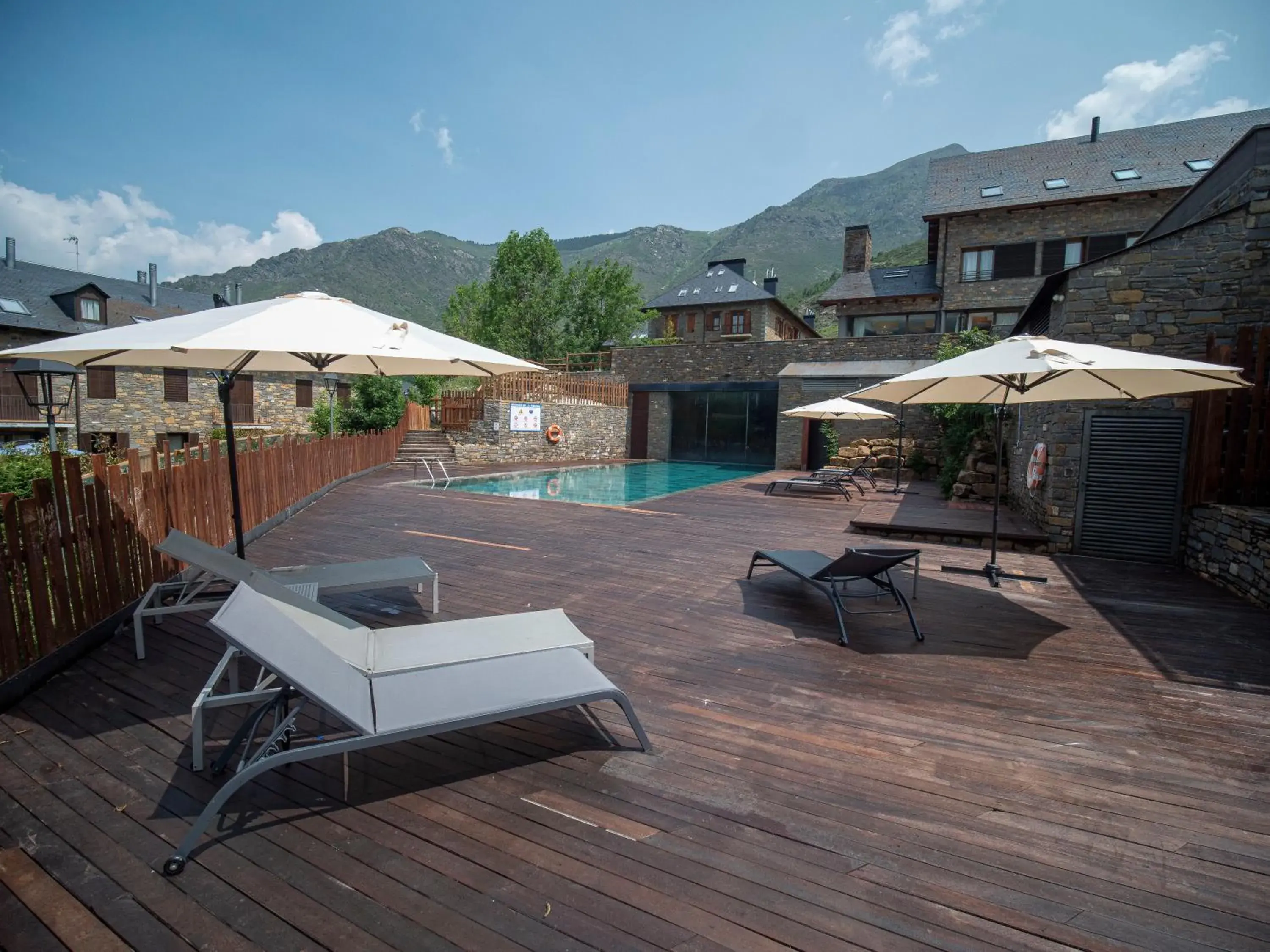 Swimming pool in Aparthotel Siente Boí & SPA Swimming pool in Aparthotel Siente Boí & SPA