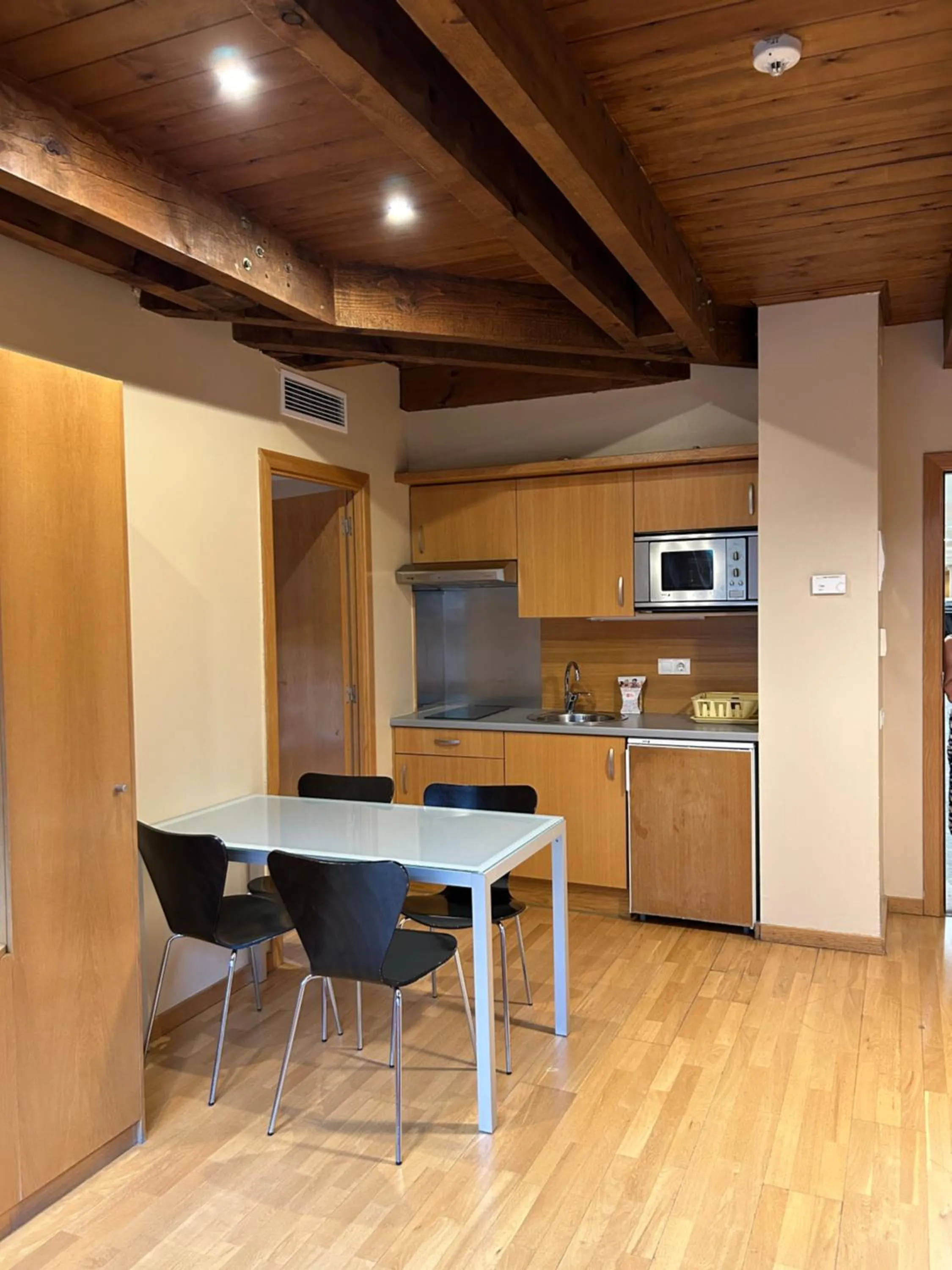 Kitchen or kitchenette in Aparthotel Siente Boí & SPA