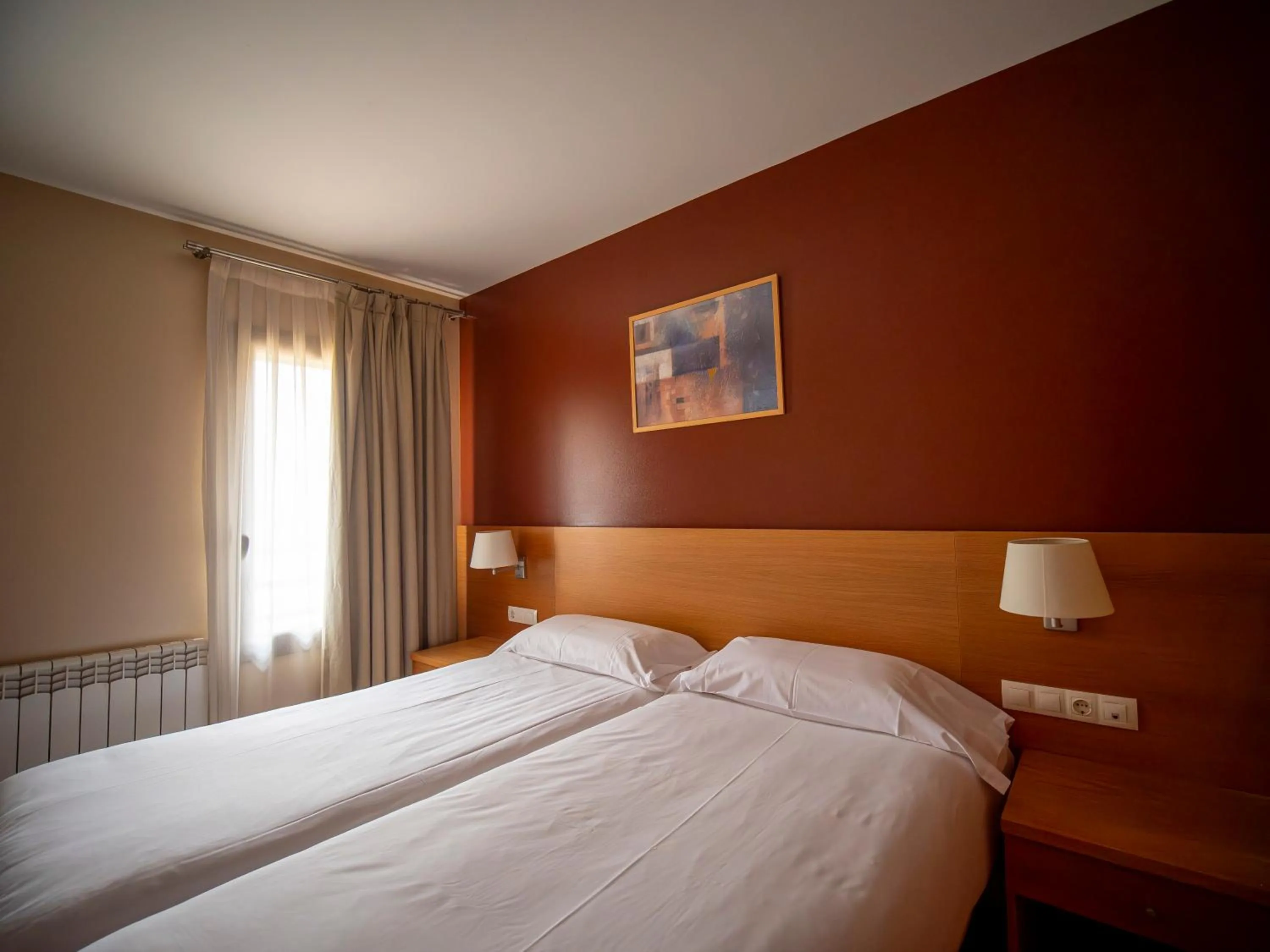 Property building, Bed in Aparthotel Siente Boí & SPA