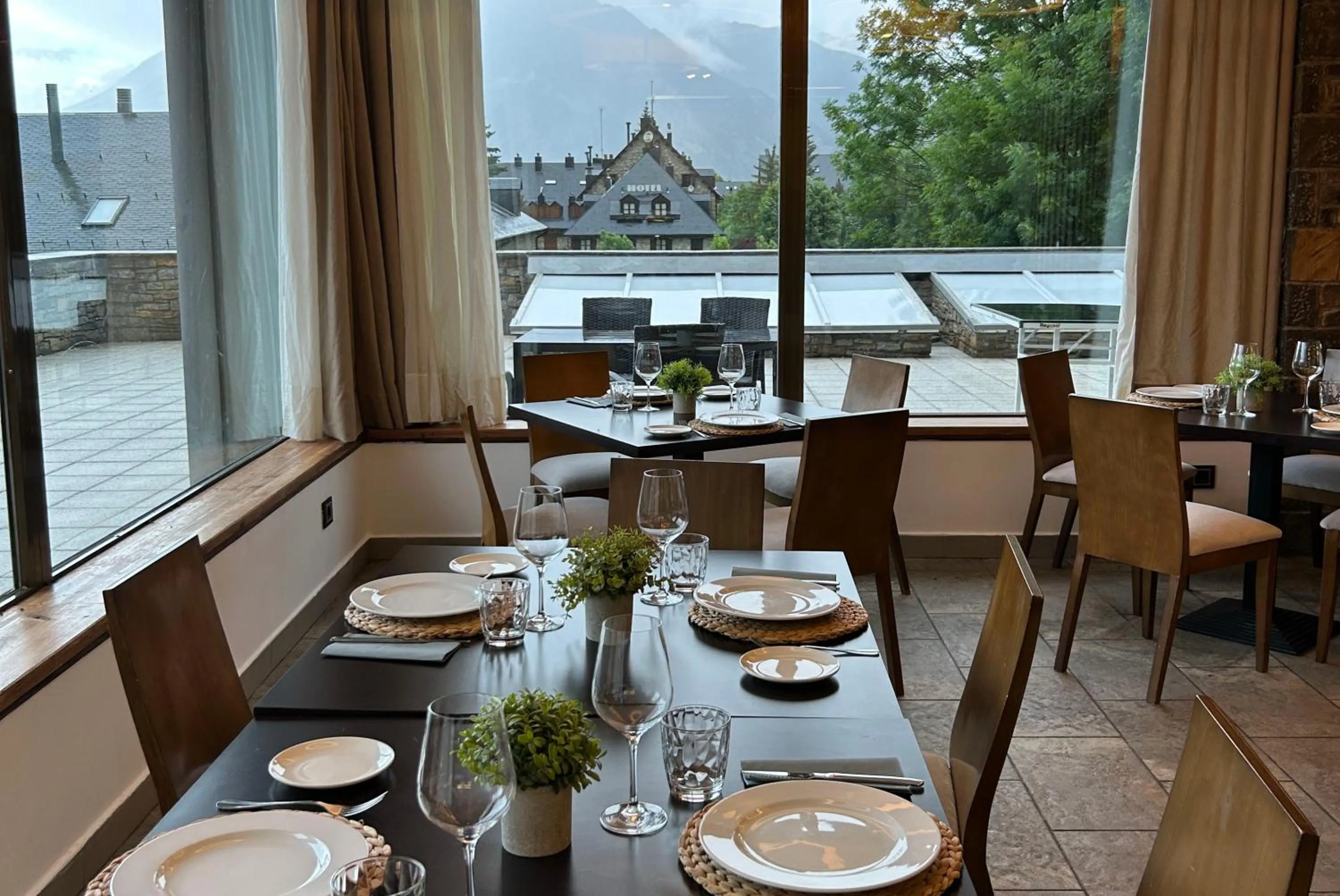 Restaurant/places to eat in Aparthotel Siente Boí & SPA