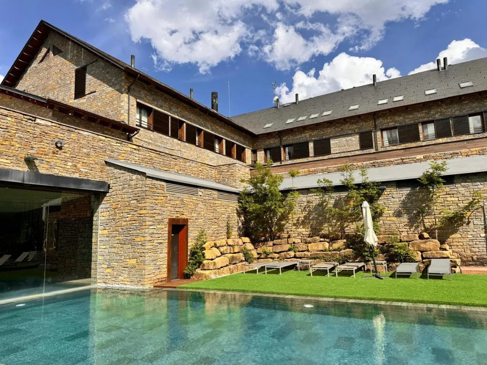 Swimming pool in Aparthotel Siente Boí & SPA Swimming pool in Aparthotel Siente Boí & SPA