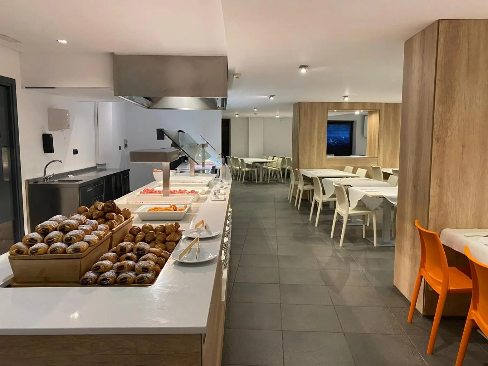 Restaurant/places to eat in Apartamentos La Solana