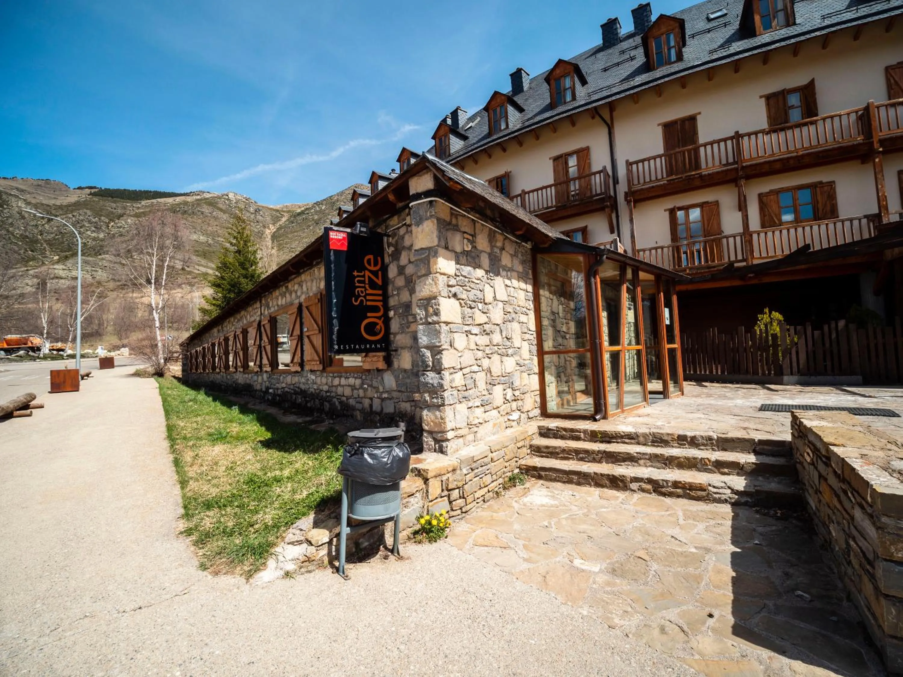 Property building in Apartamentos La Solana