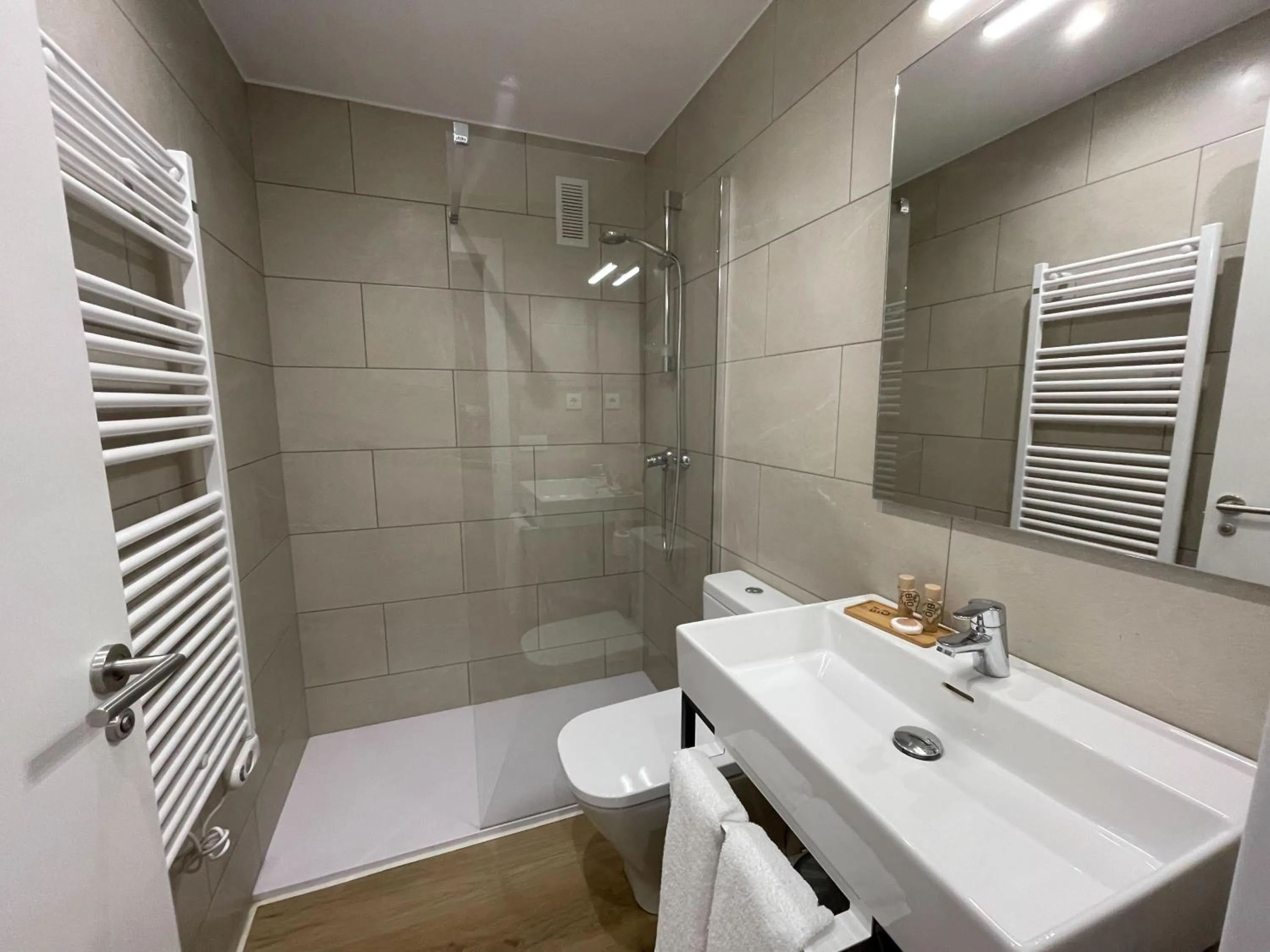 Shower in Apartamentos La Solana