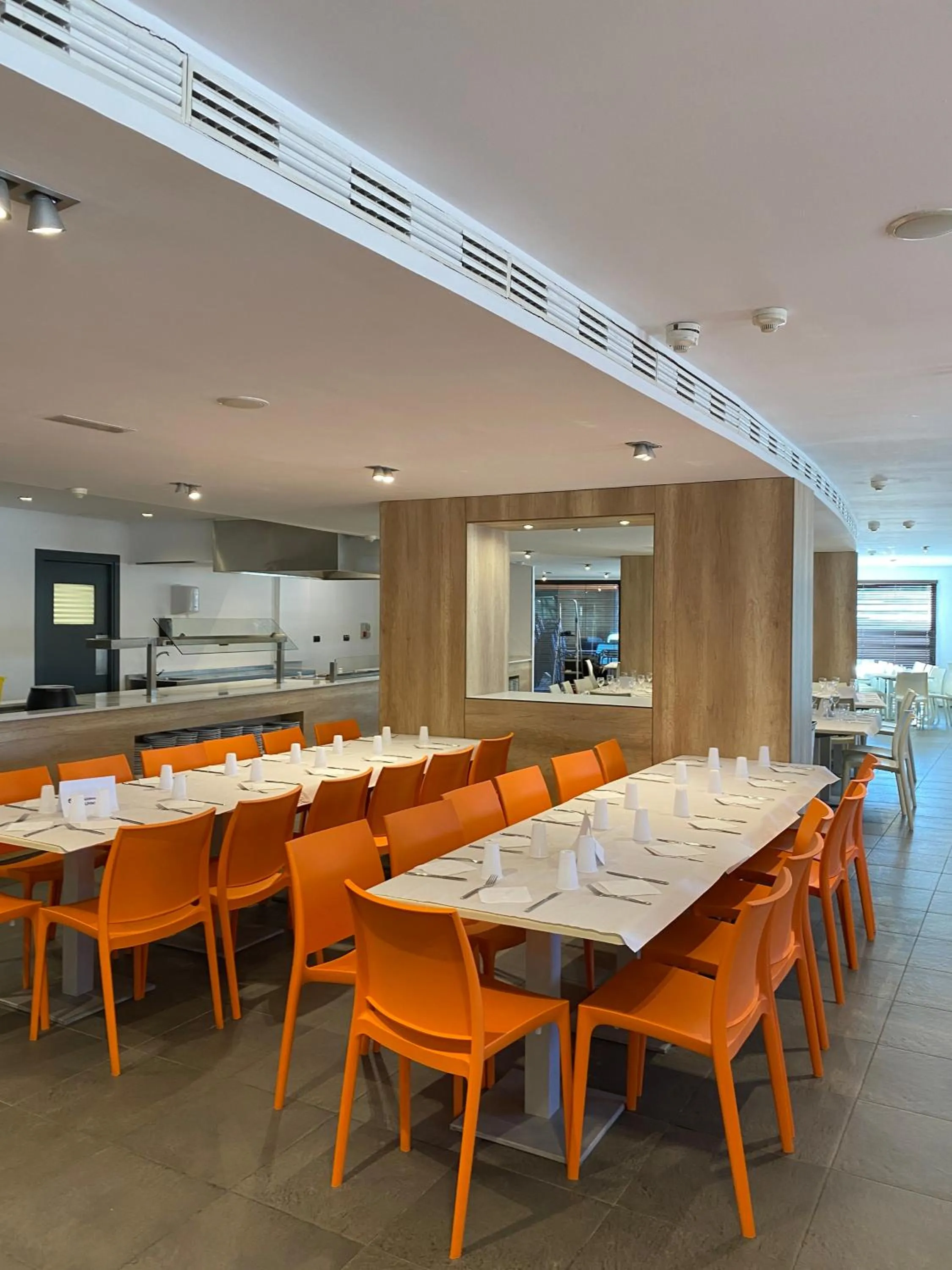 Restaurant/places to eat in Apartamentos La Solana