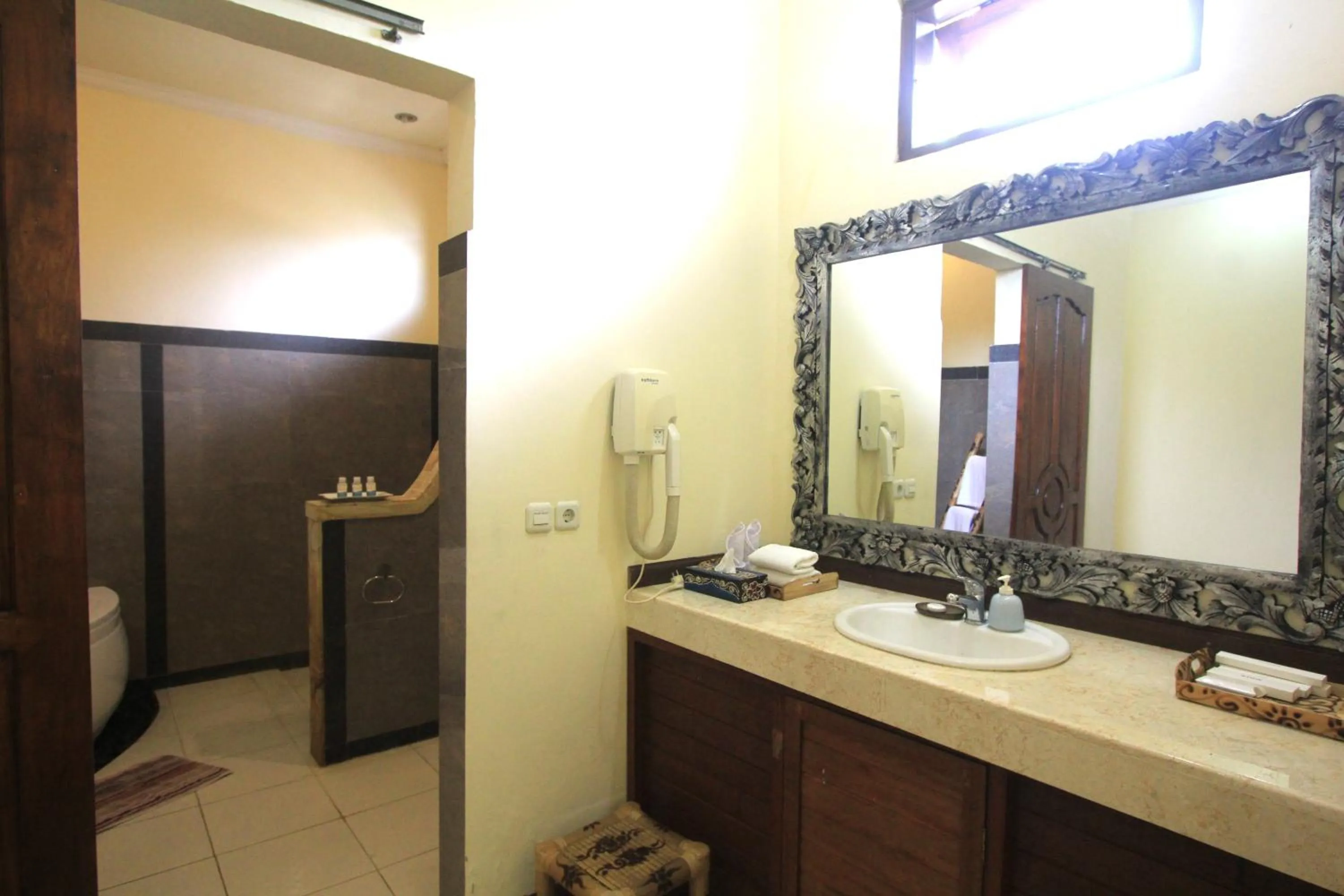 Toilet in SUARA SIDHI Villa Ubud Bali