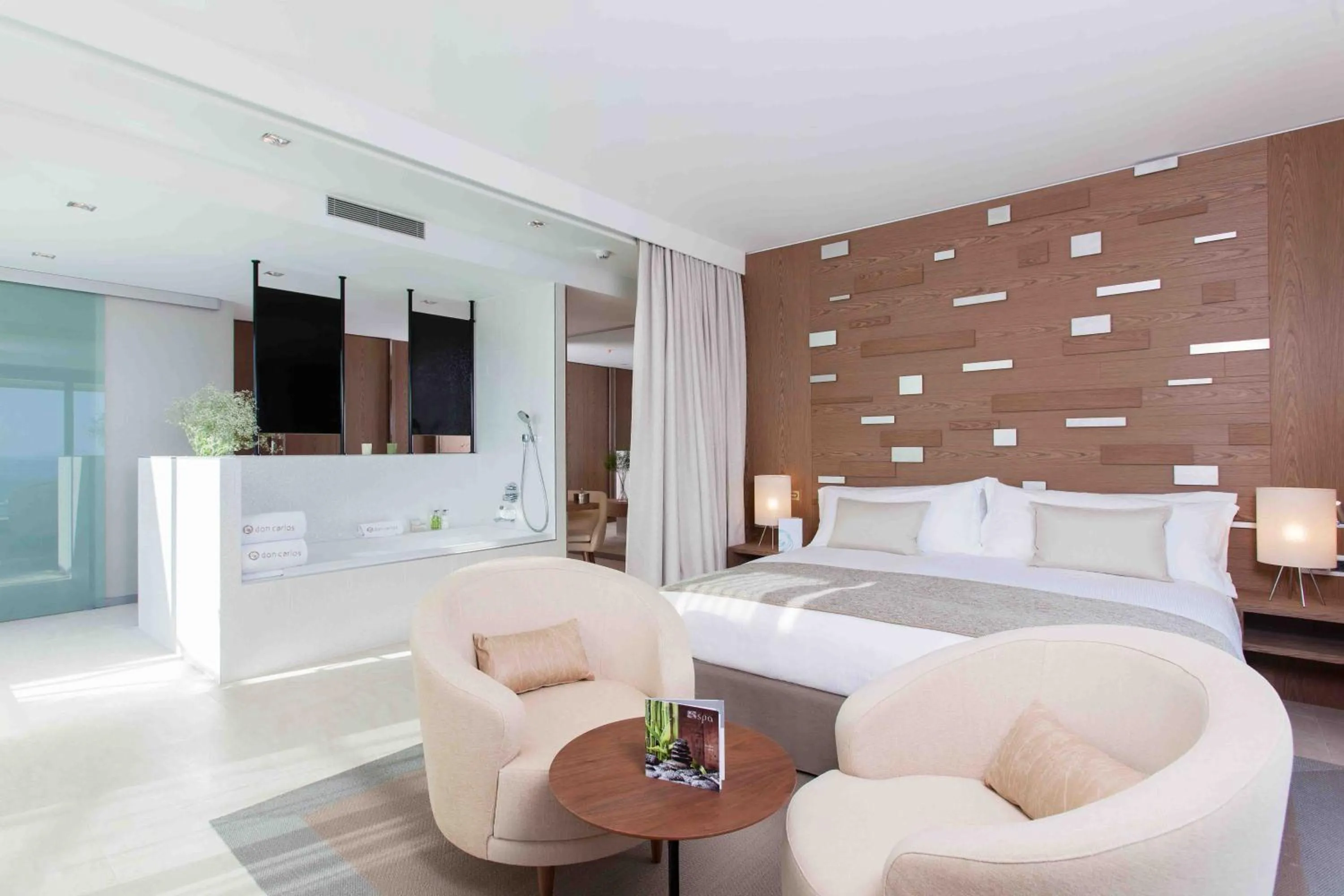 Photo of the whole room in Don Carlos Marbella