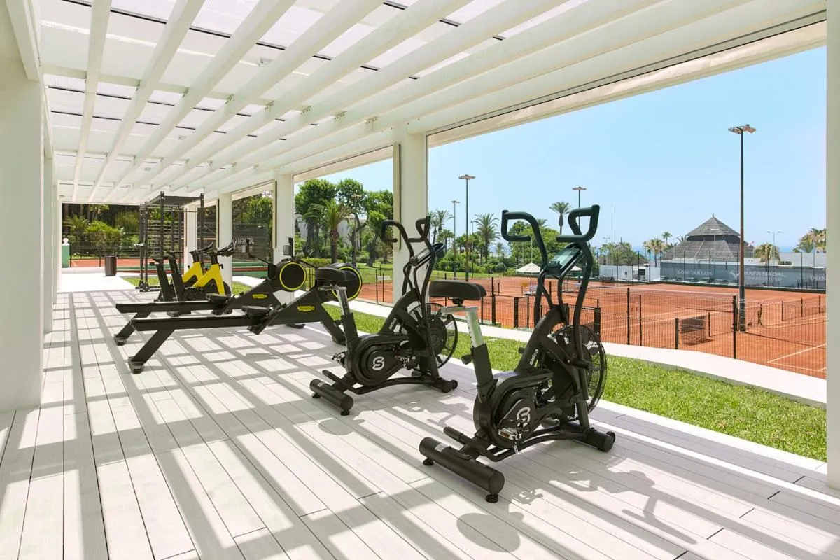 Tennis court in Don Carlos Marbella