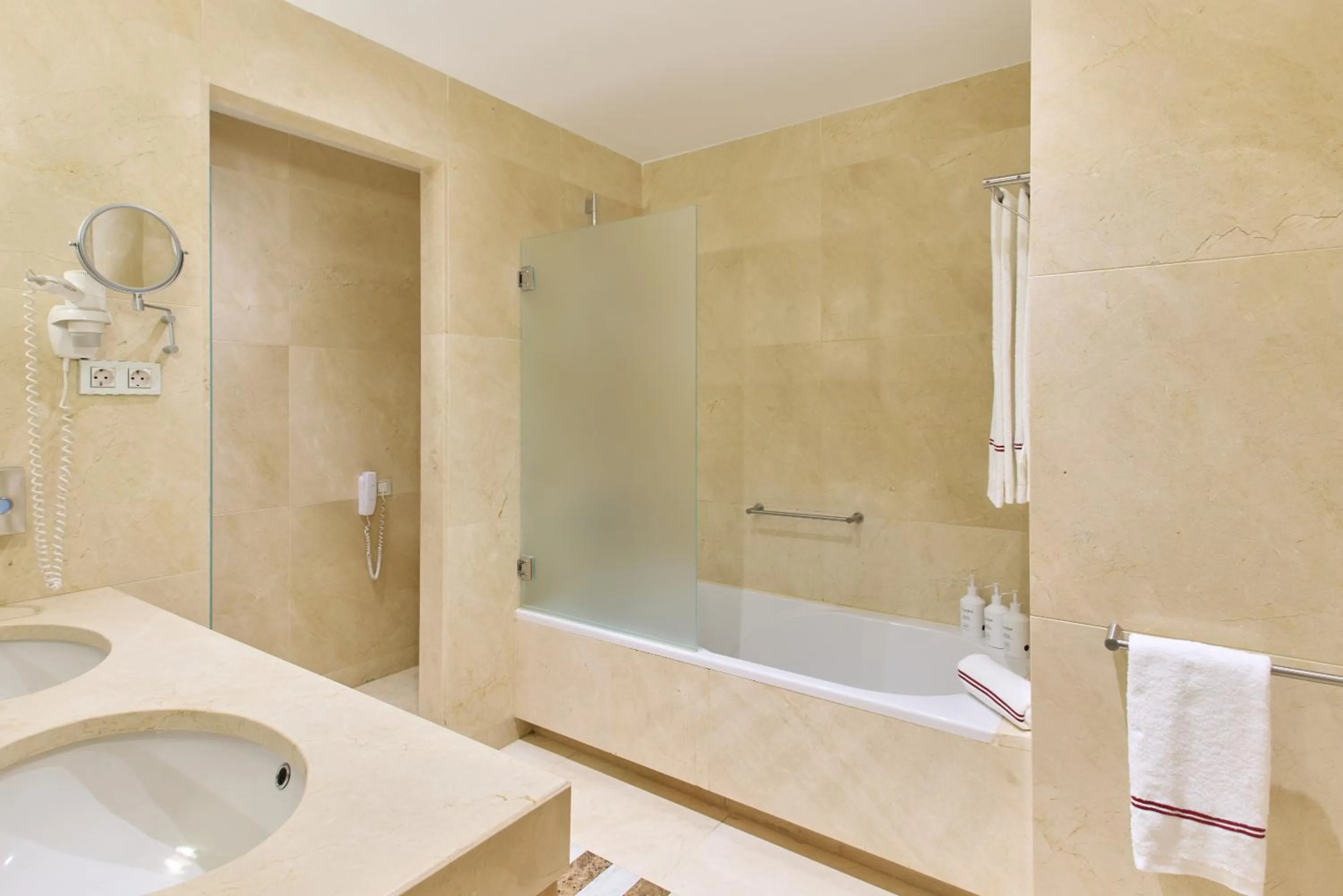 Bathroom in Don Carlos Marbella