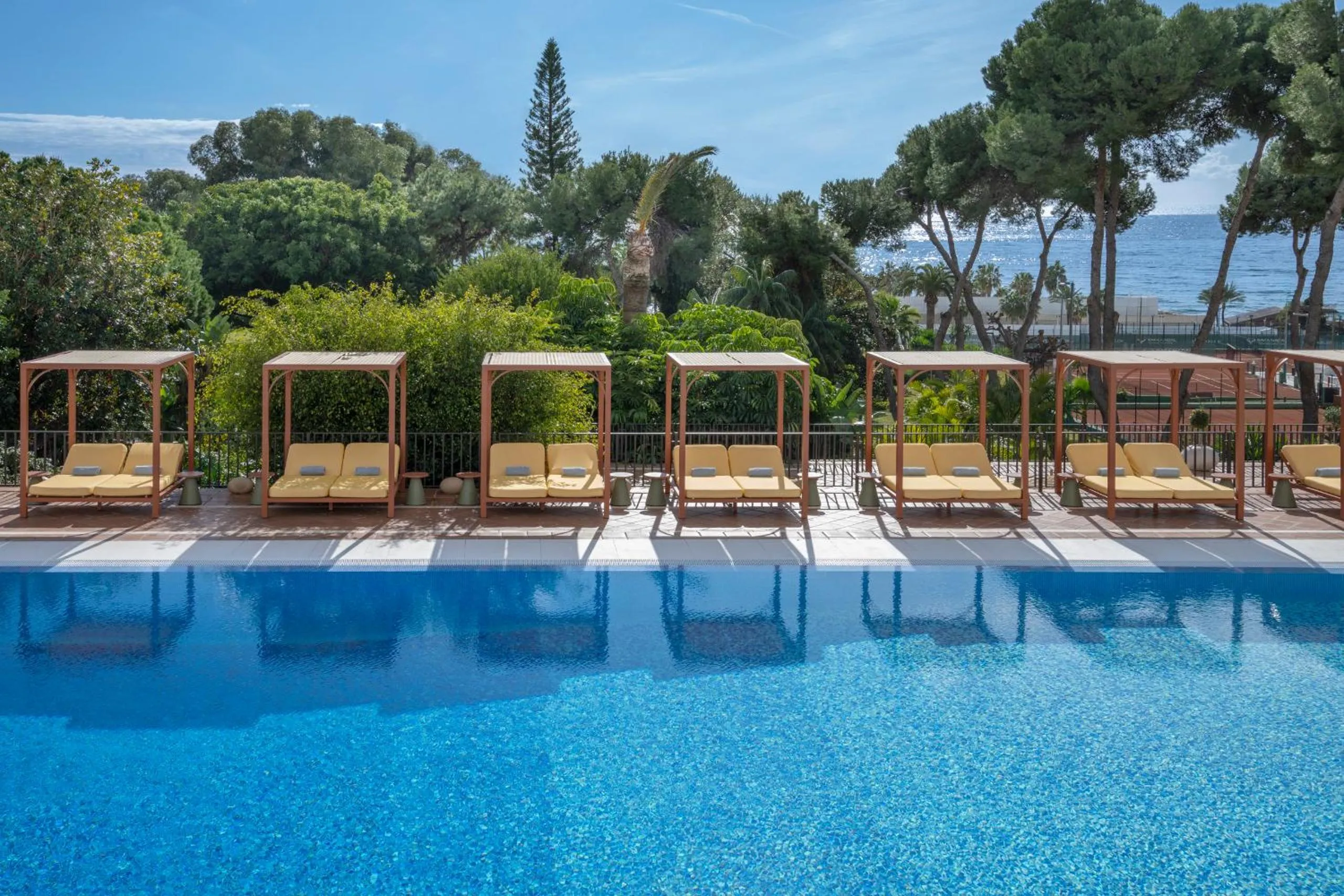 Swimming pool in Don Carlos Marbella