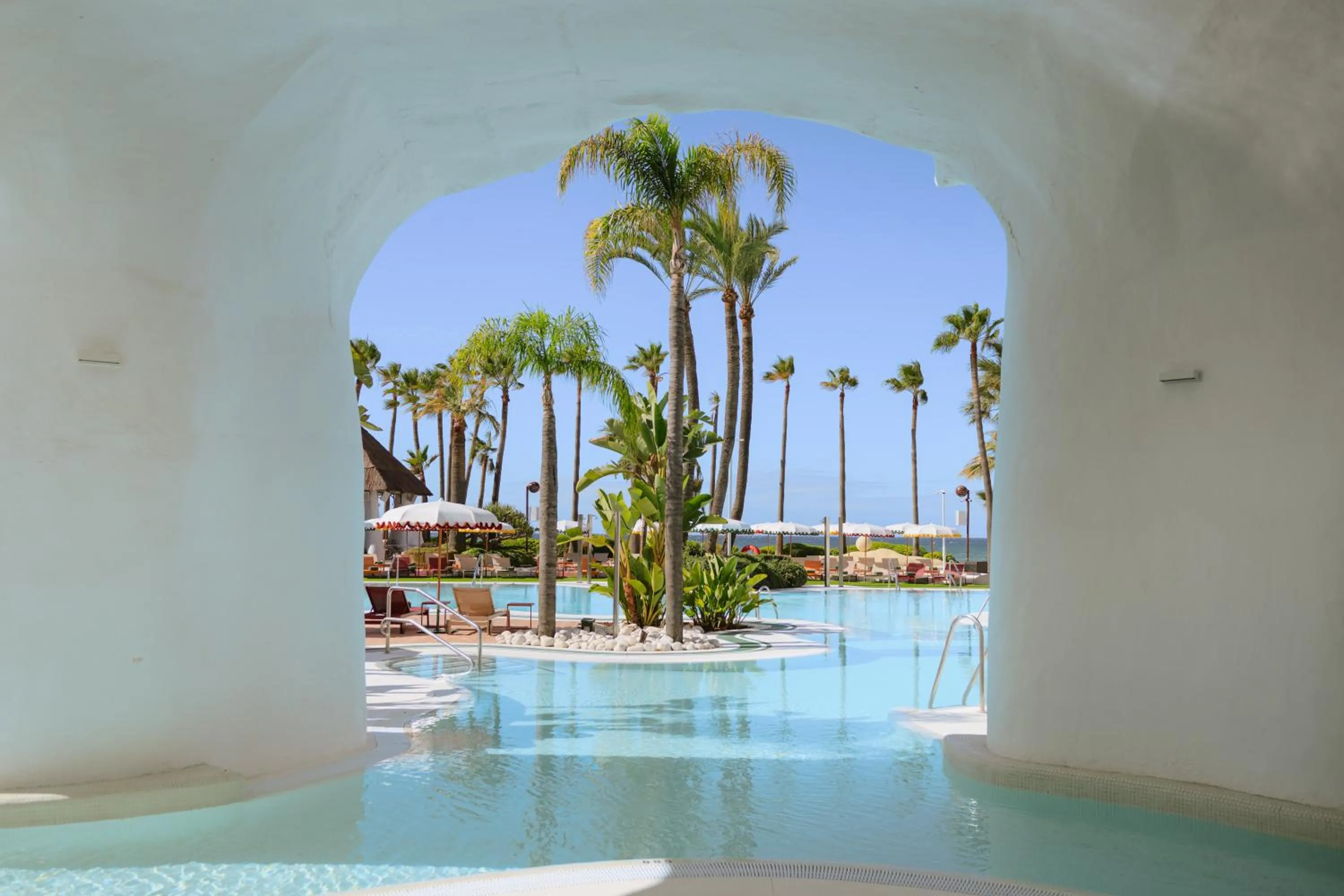Swimming pool in Don Carlos Marbella