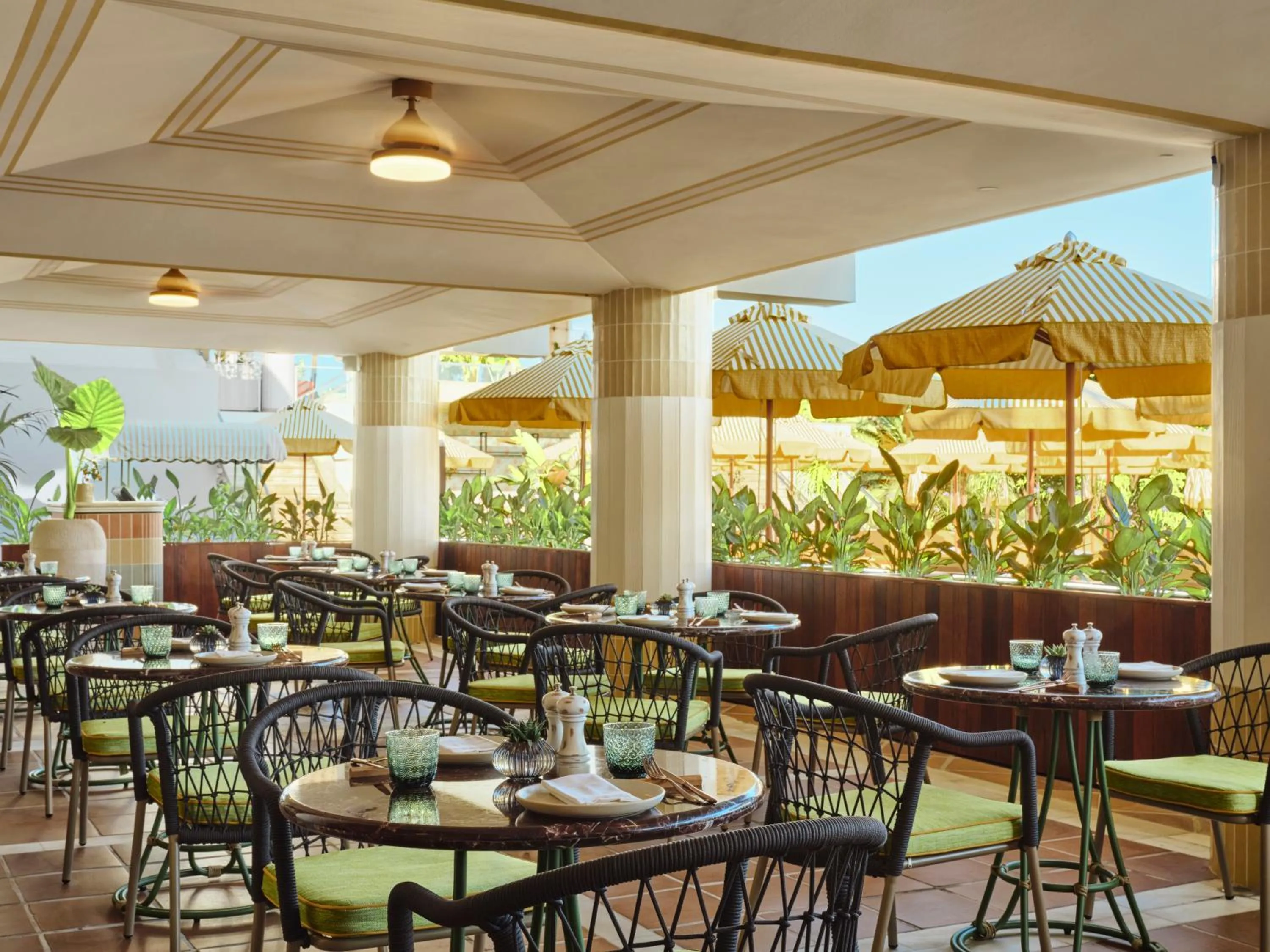 Restaurant/places to eat in Don Carlos Marbella