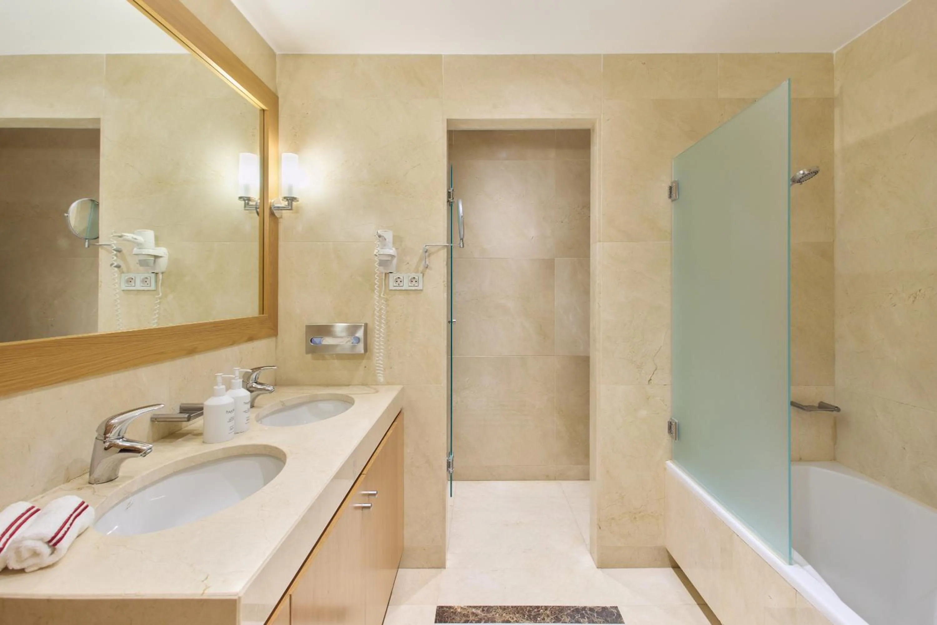 Bathroom in Don Carlos Marbella