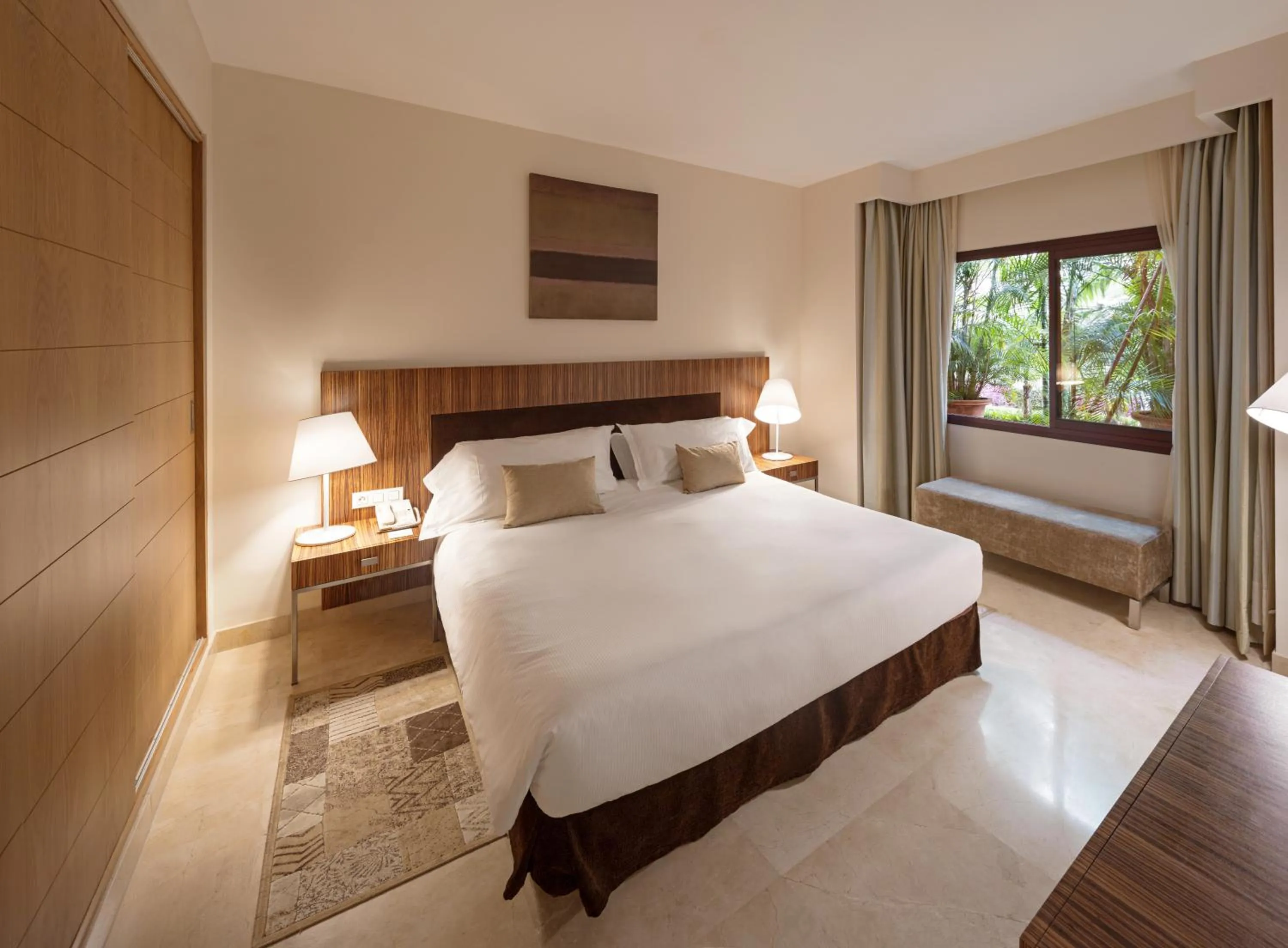 Bedroom, Bed in Don Carlos Marbella