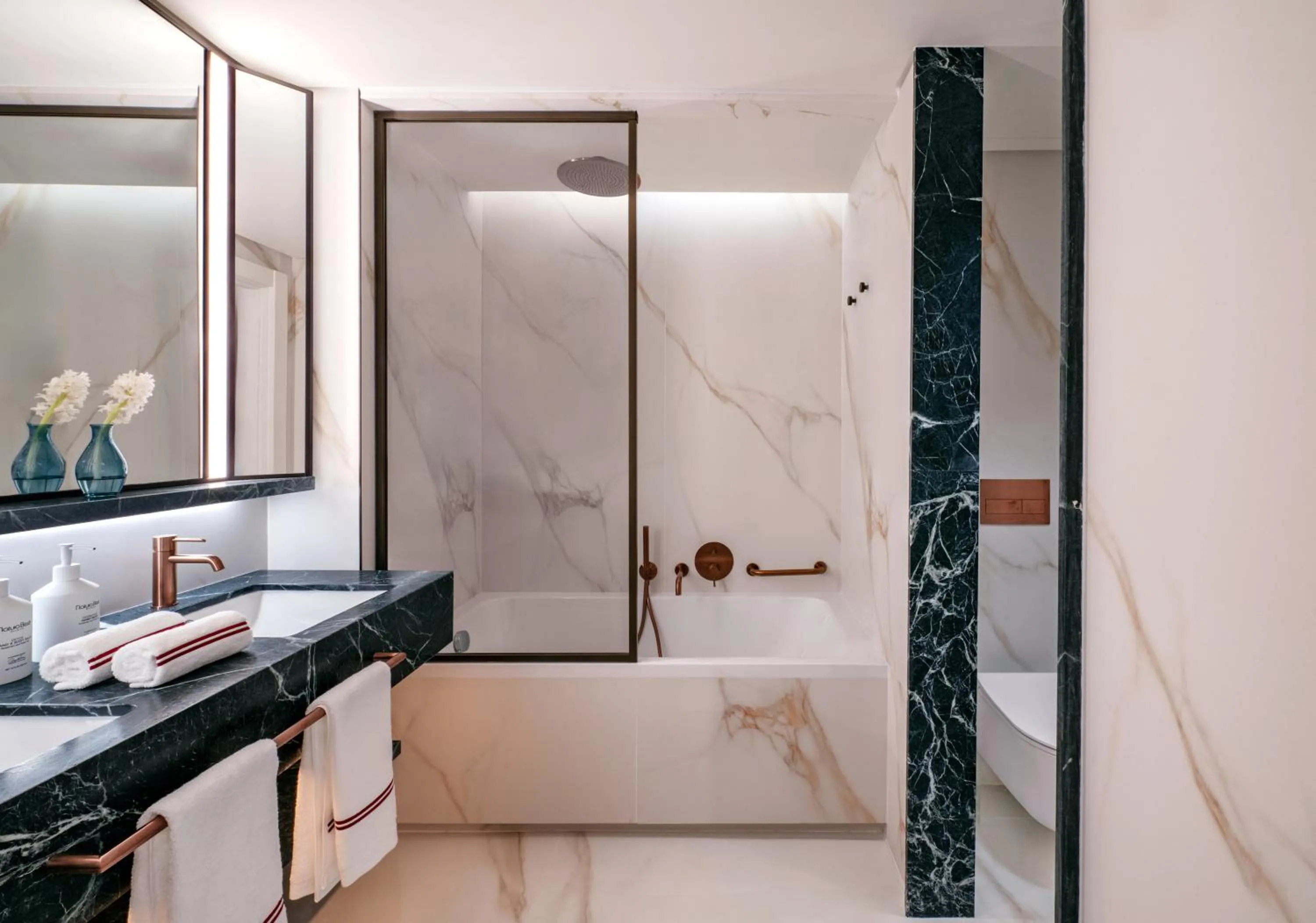 Bathroom in Don Carlos Marbella