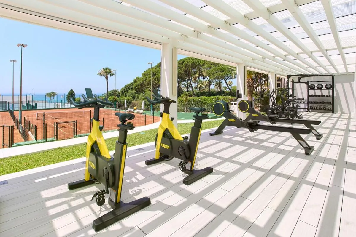 Tennis court in Don Carlos Marbella