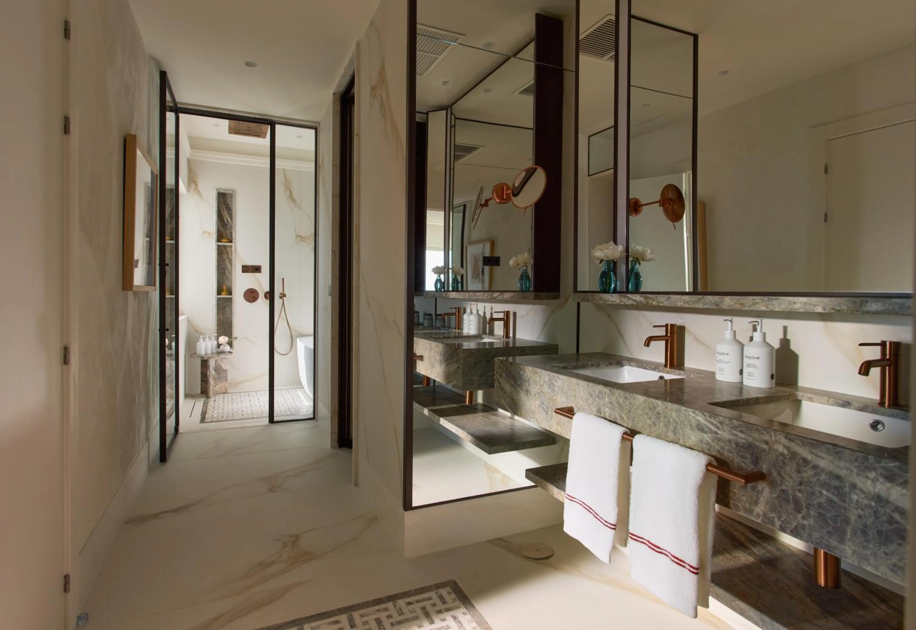 Bathroom in Don Carlos Marbella