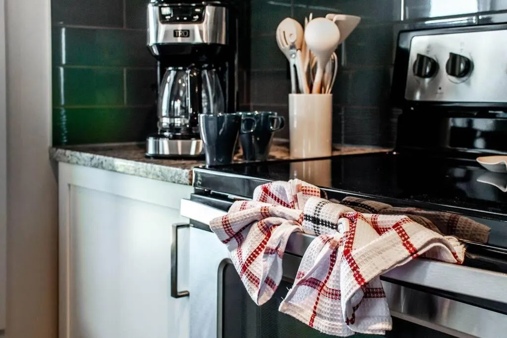 Kitchen or kitchenette in Bright Luxe Condo, AC, Top Floor, King Bed, Balcony!