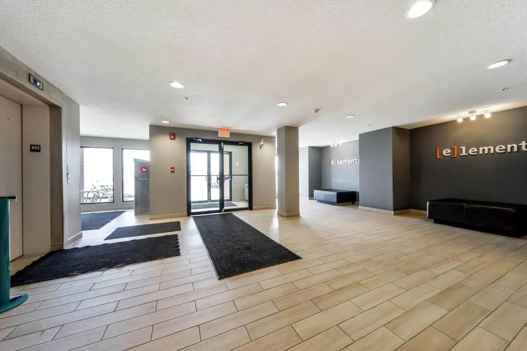 Facade/entrance in Bright Luxe Condo, AC, Top Floor, King Bed, Balcony!