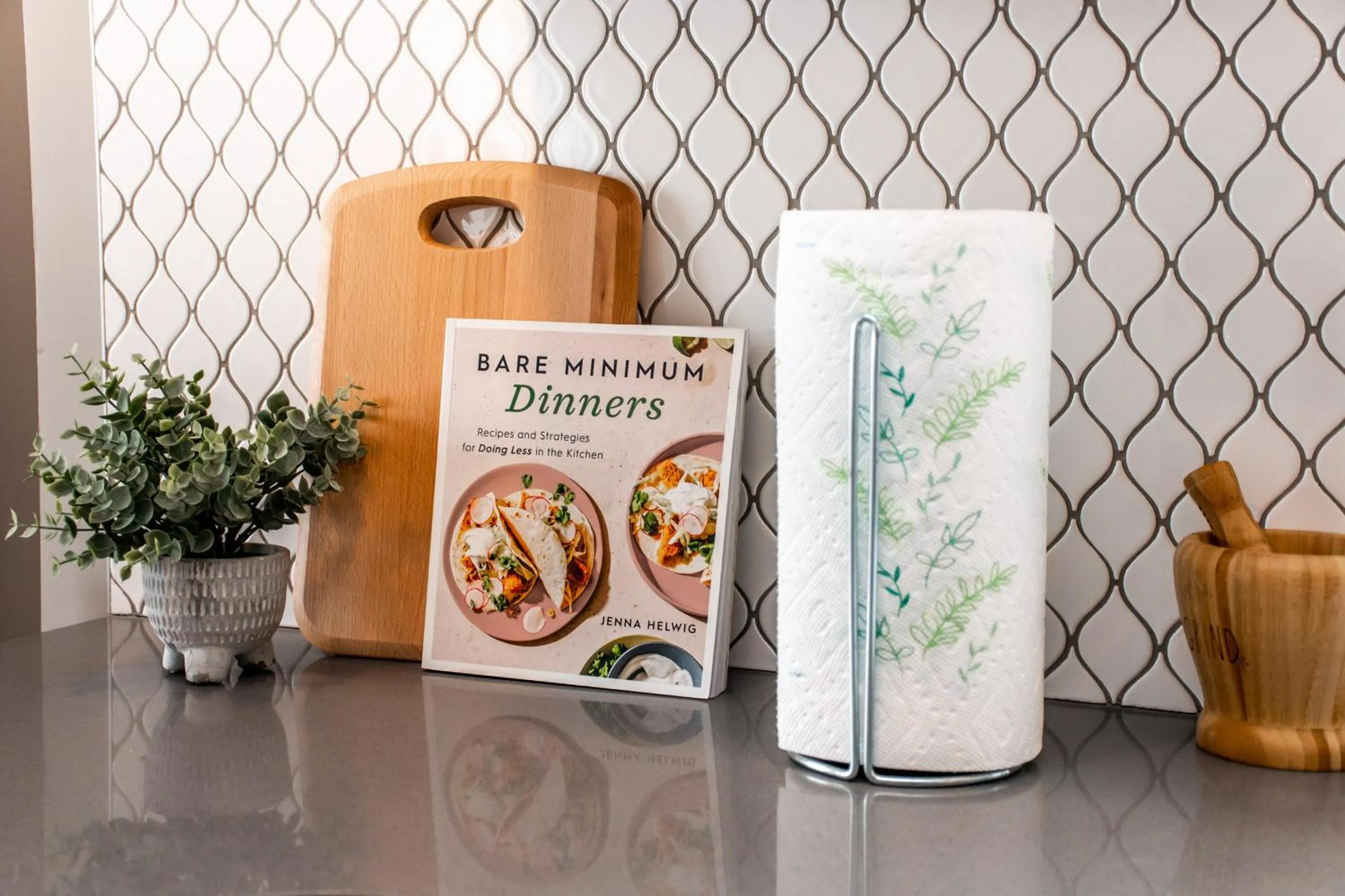 Decorative detail in Peaceful Oasis Condo, AC, Top Floor, Secure UG Parking, Balcony, King Bed!