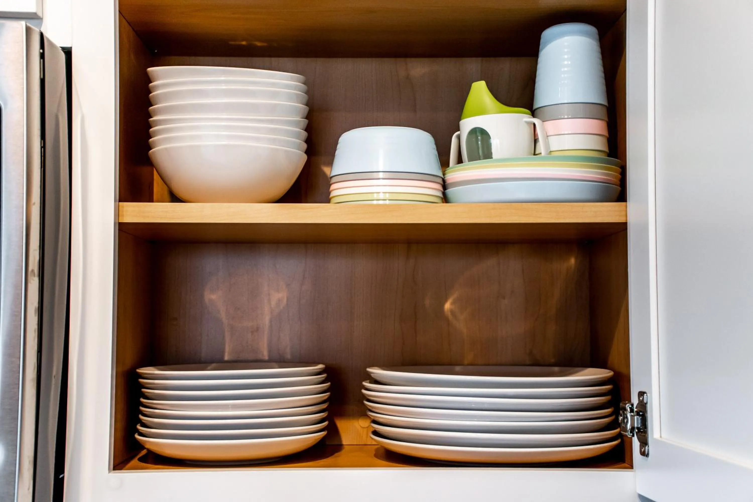 kitchen in Peaceful Oasis Condo, AC, Top Floor, Secure UG Parking, Balcony, King Bed!