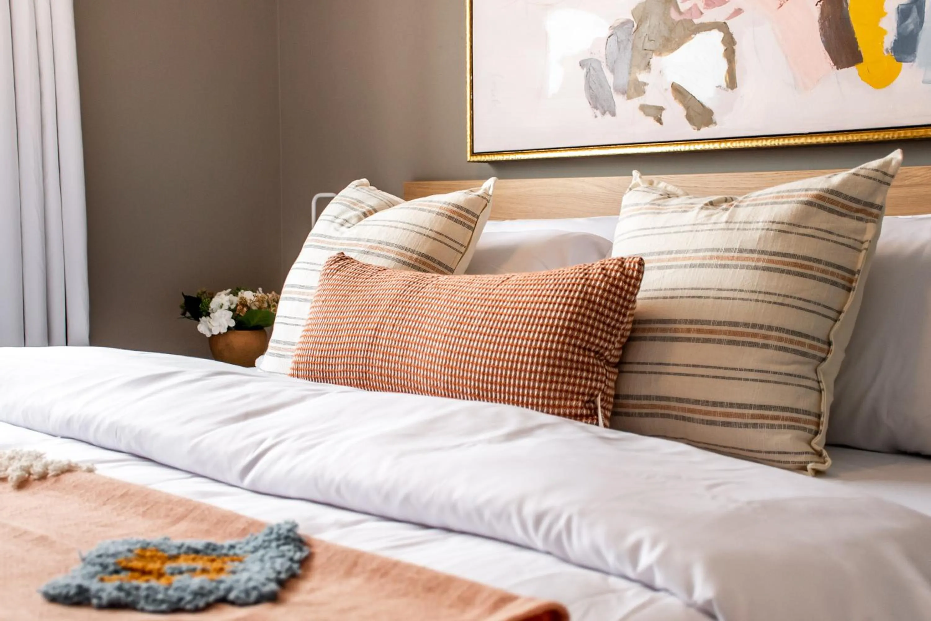 Bed in Peaceful Oasis Condo, AC, Top Floor, Secure UG Parking, Balcony, King Bed!