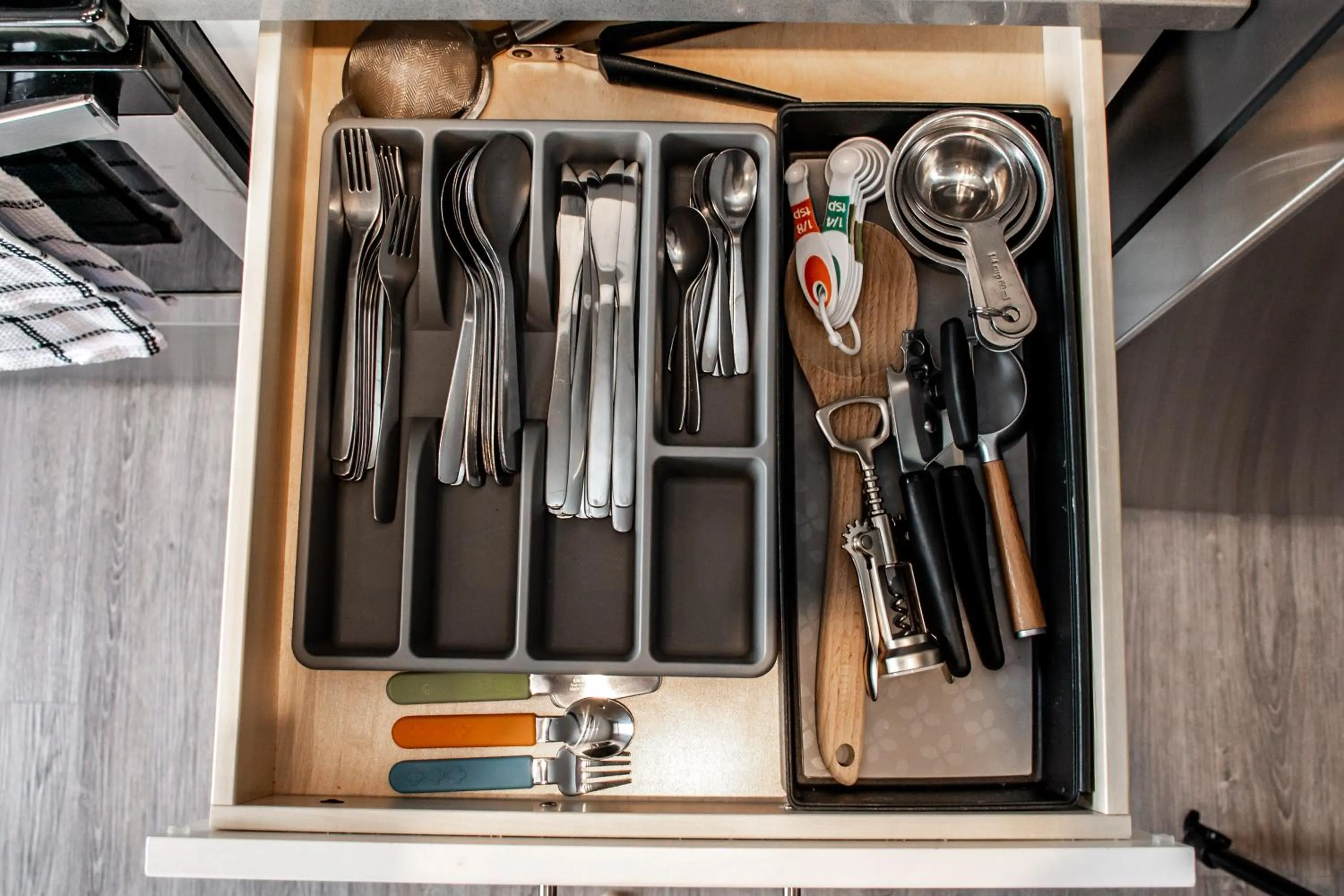 kitchen in Peaceful Oasis Condo, AC, Top Floor, Secure UG Parking, Balcony, King Bed!