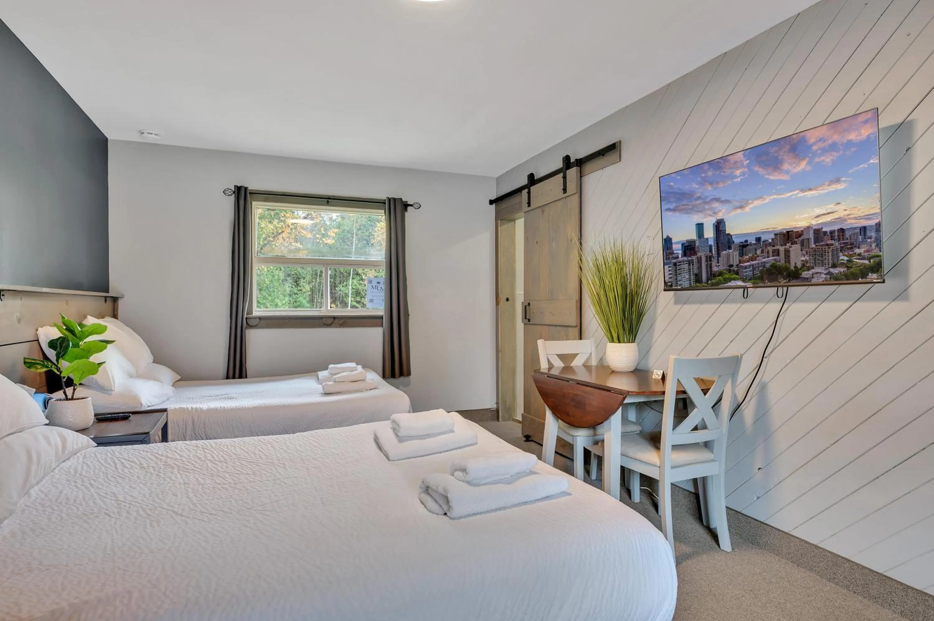 Bed in Moira Lake Motel