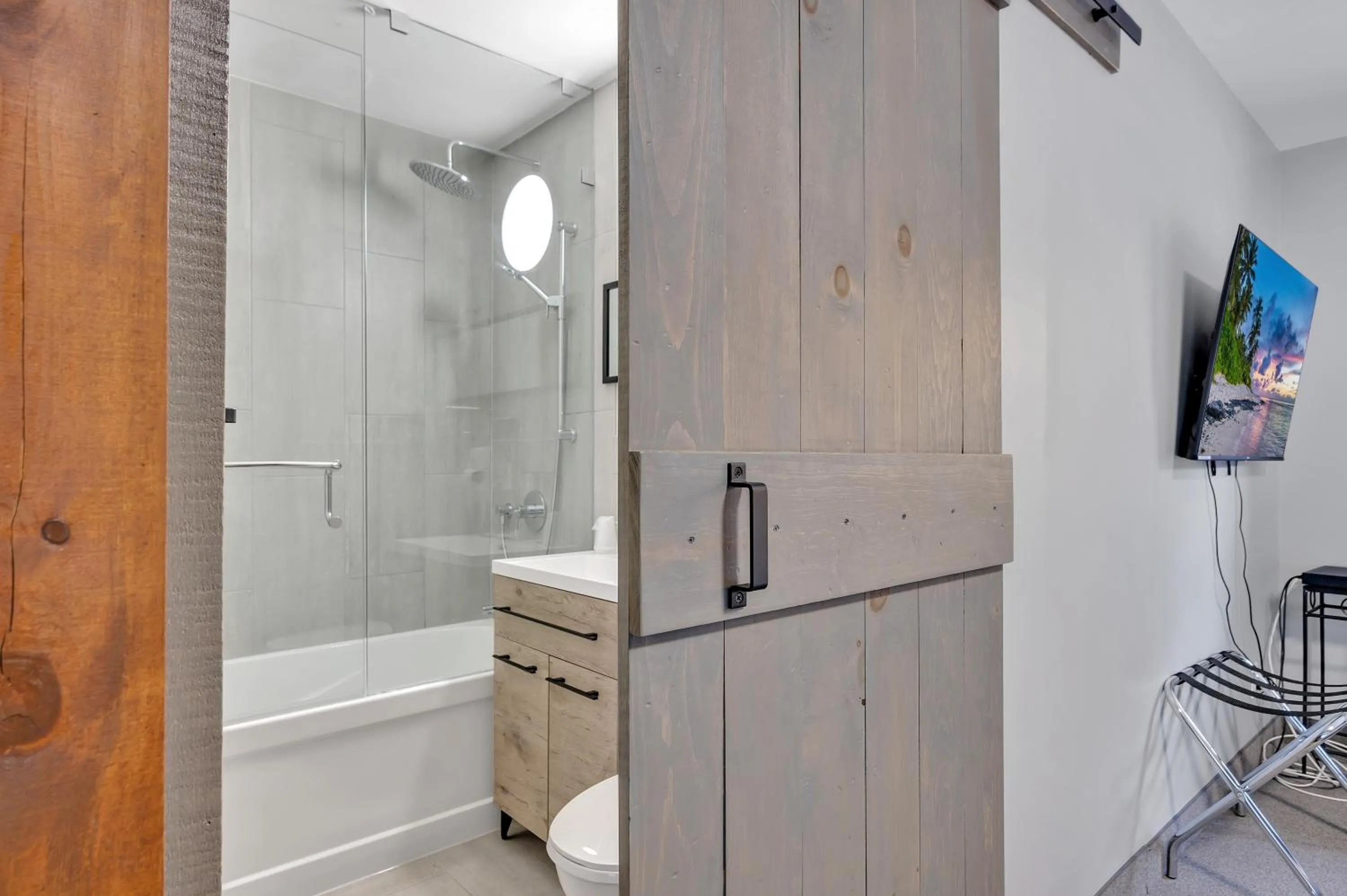 Shower in Moira Lake Motel