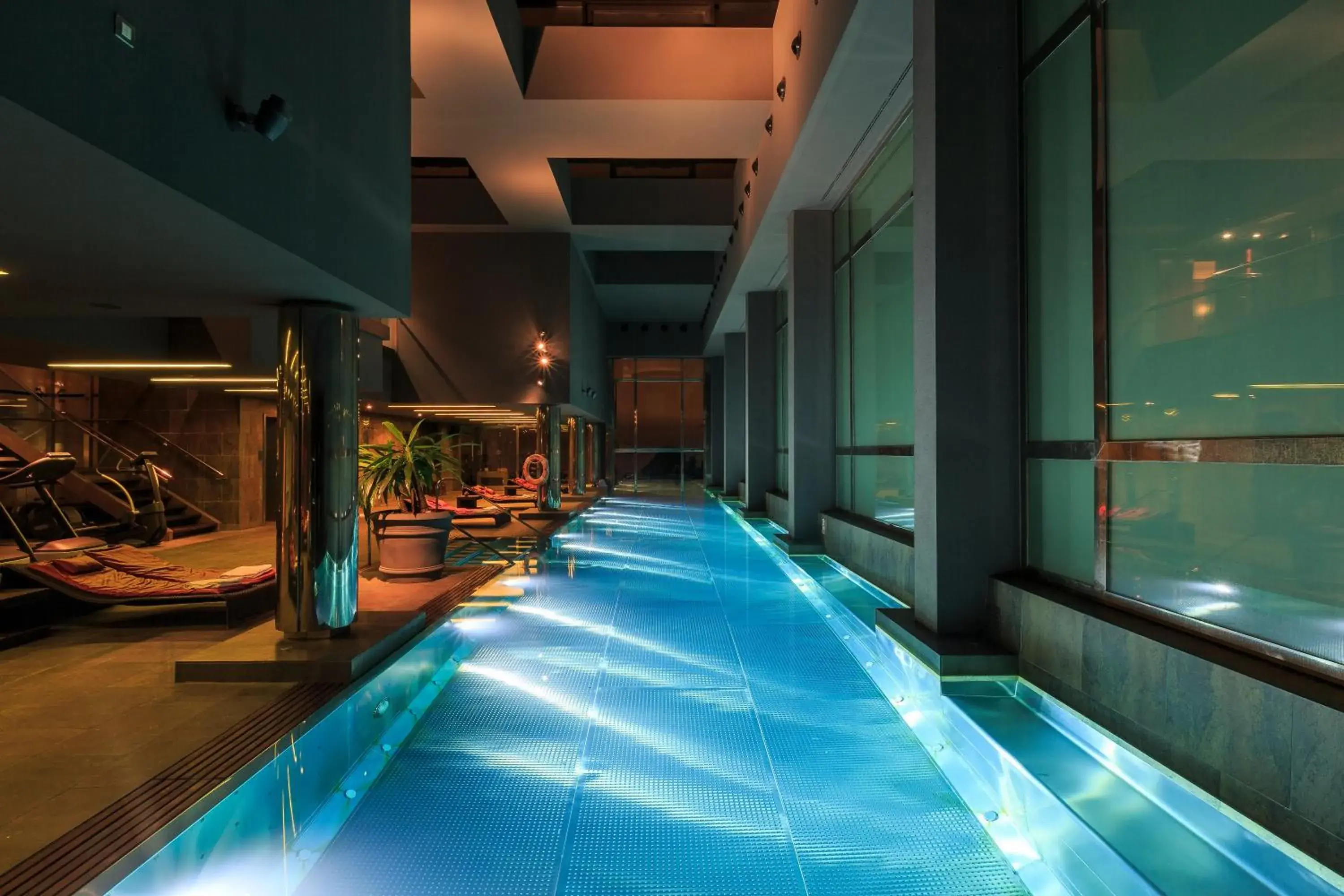 Swimming pool in Gran Hotel La Florida G.L Monumento Swimming pool in Gran Hotel La Florida G.L Monumento