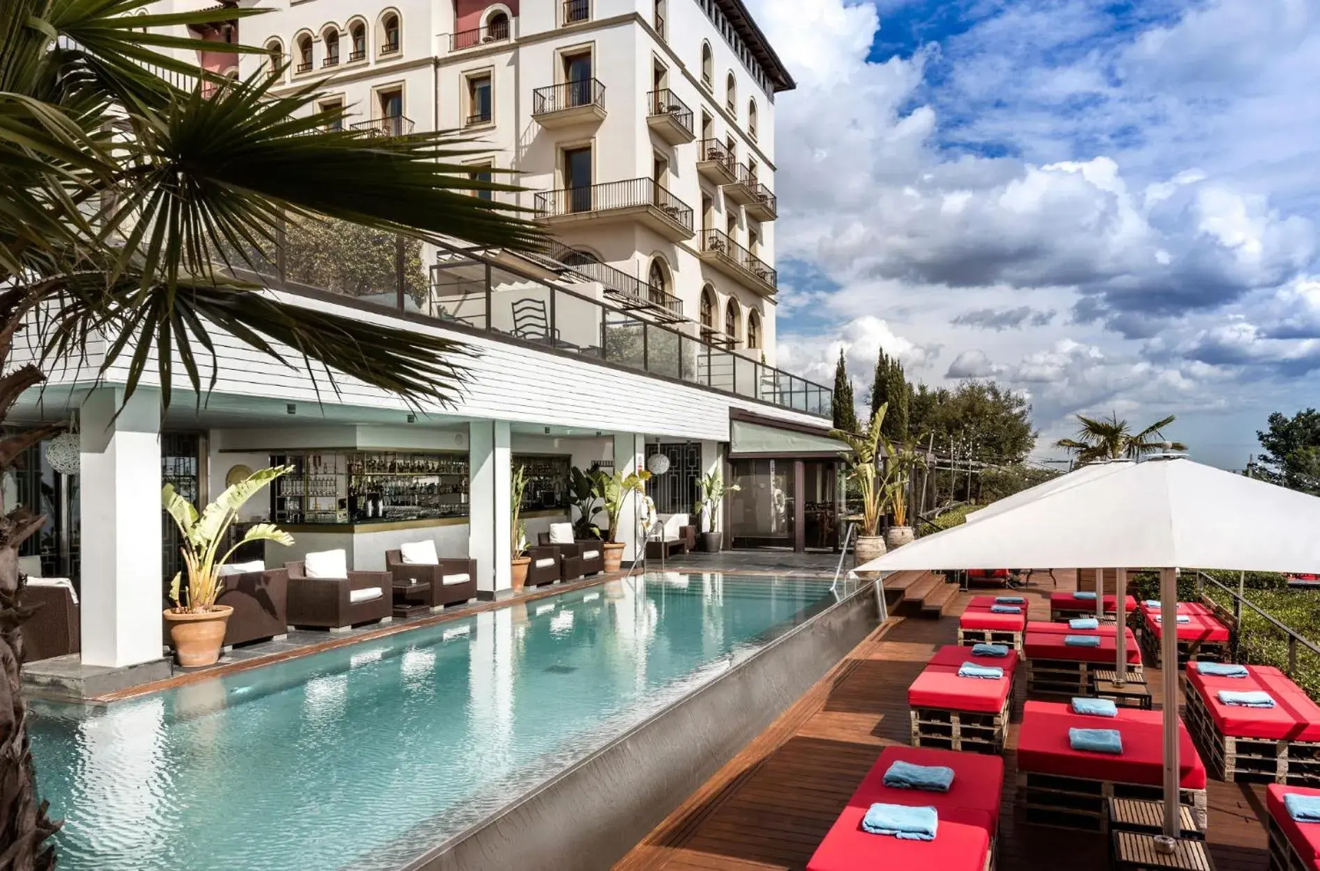Swimming pool in Gran Hotel La Florida G.L Monumento Swimming pool in Gran Hotel La Florida G.L Monumento
