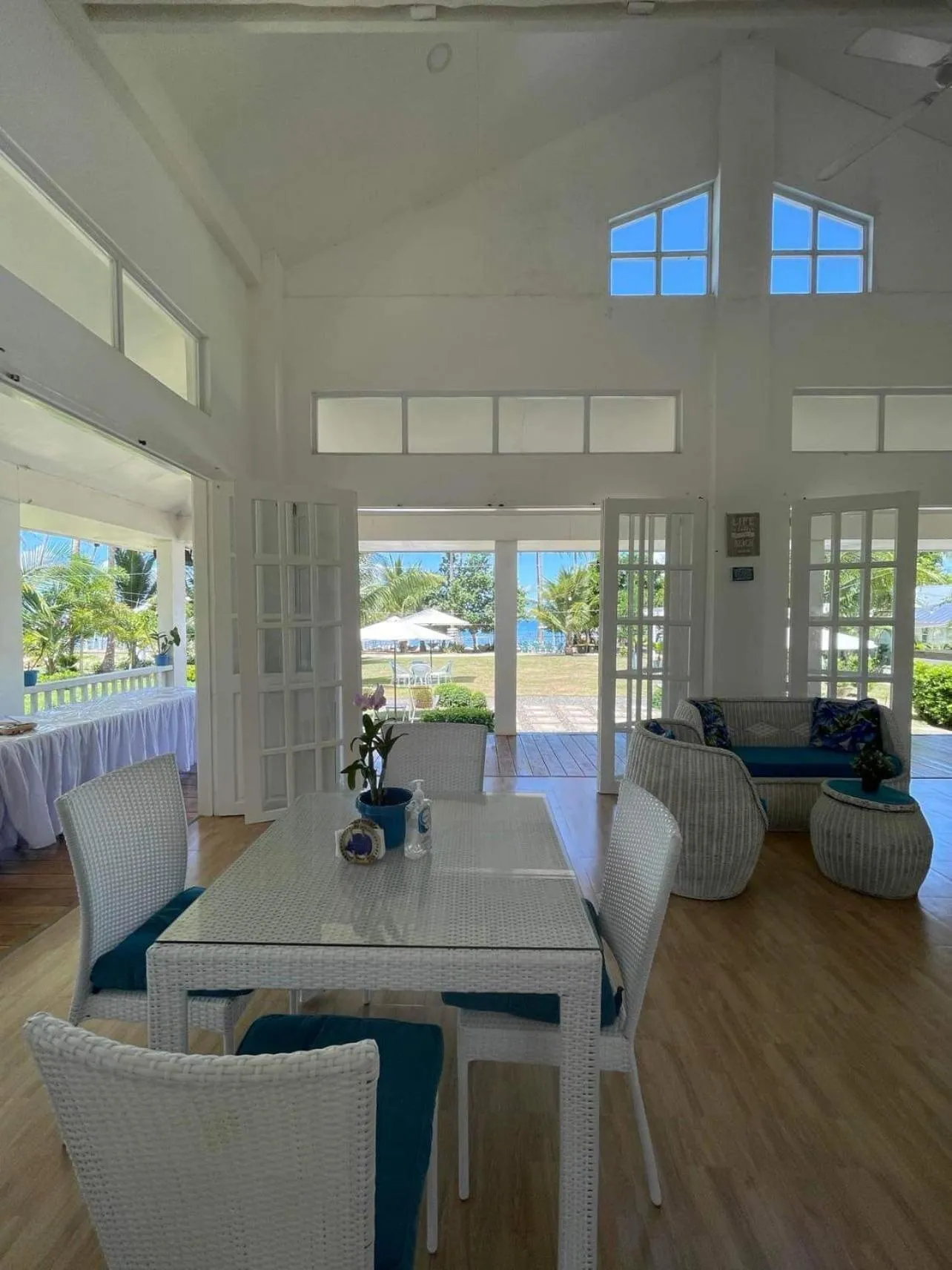 Living room in Kehalani Beach Resort by Cocotel