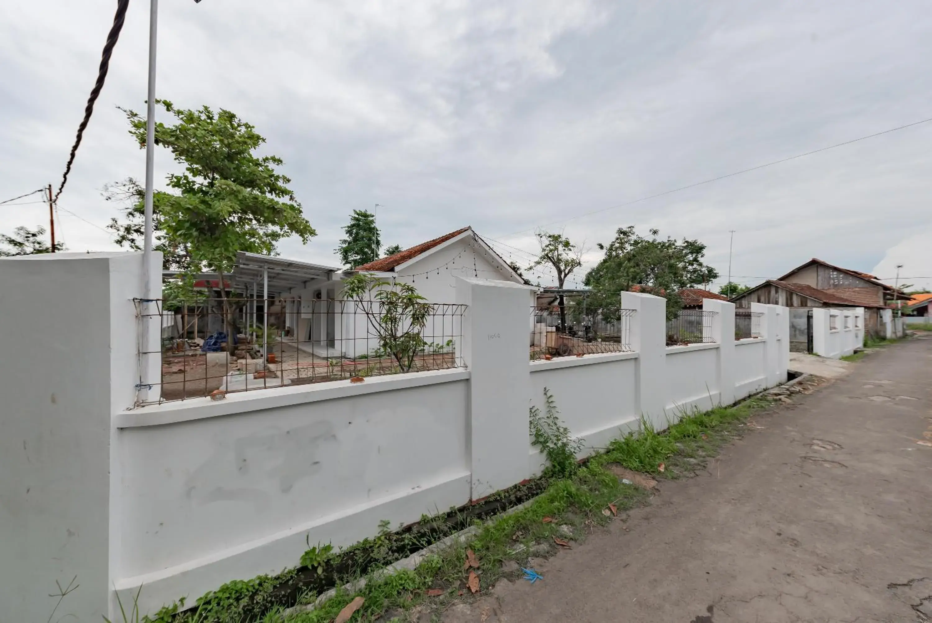 Property building in RedDoorz Syariah near Alun Alun Ciledug Cirebon Property building in RedDoorz Syariah near Alun Alun Ciledug Cirebon